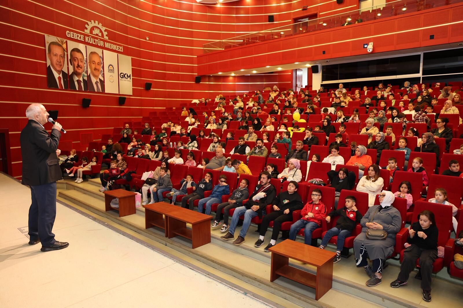 Ara tatilde miniklere sinema keyfi: Gebze'de salon tıklım tıklım doldu-1