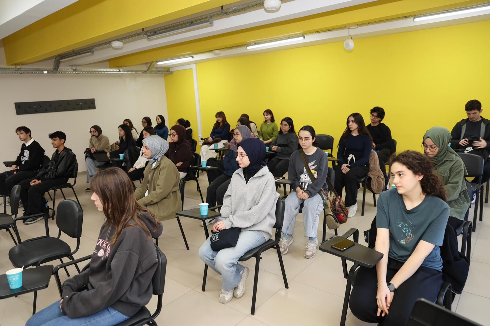 Başkan Büyükgöz gençlerle Güzide Gençlik Merkezi’nde bir araya geldi-1