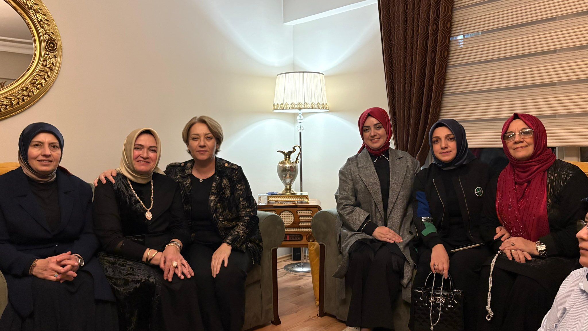 Ak Parti Kocaeli Kadın Kollarından Umre Görevini Tamamlayan Kahveci’ye Ziyaret 2