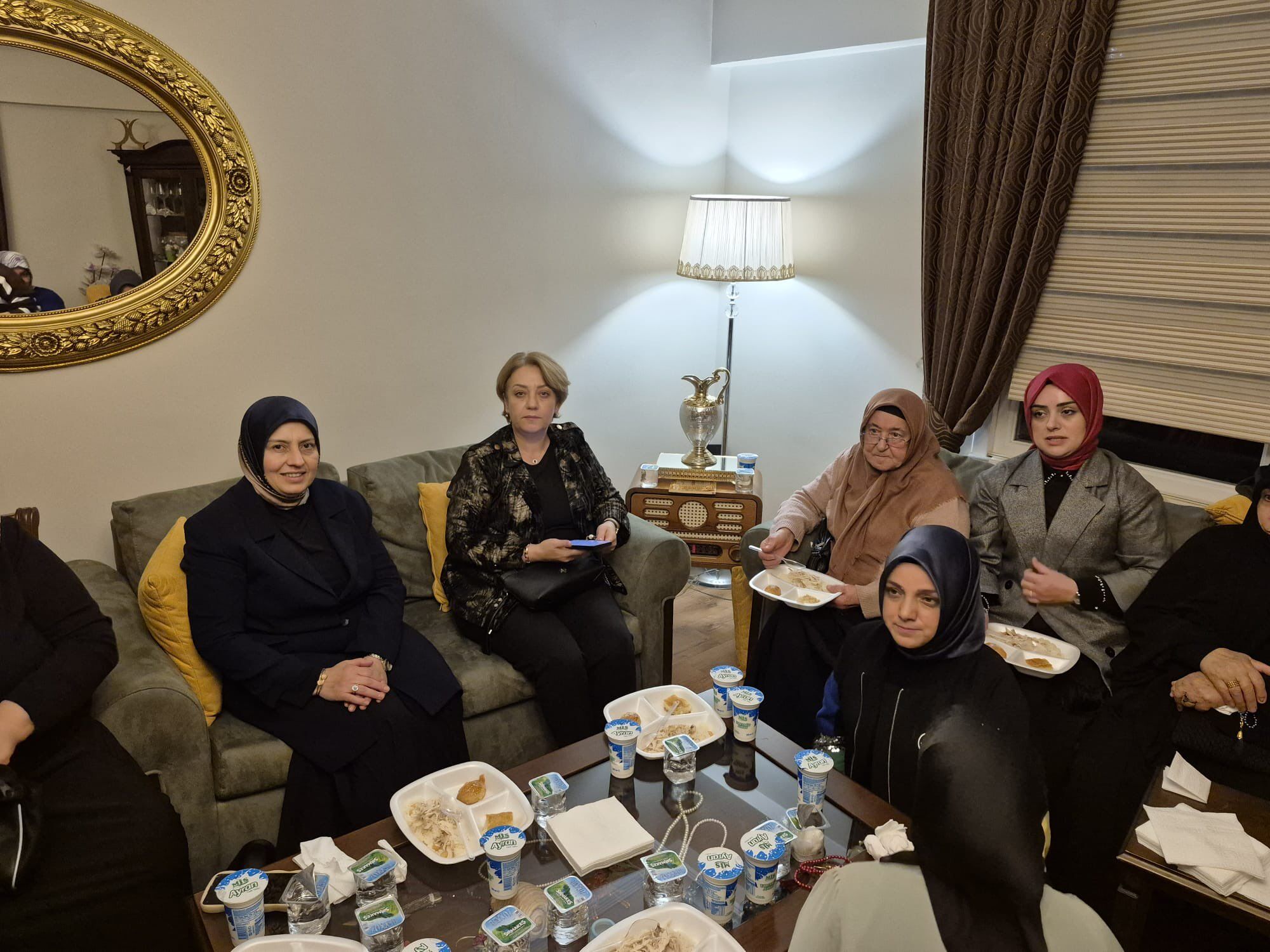Ak Parti Kocaeli Kadın Kollarından Umre Görevini Tamamlayan Kahveci’ye Ziyaret 3