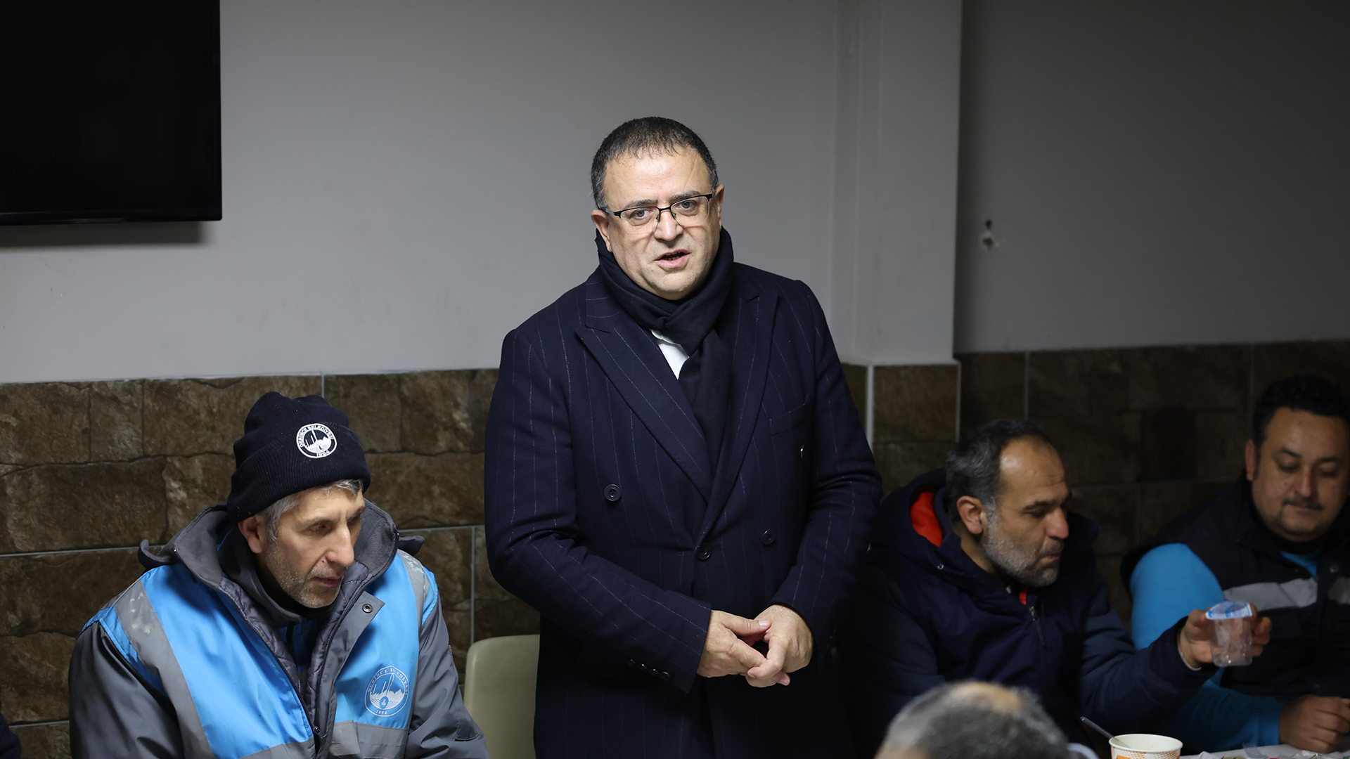 Başkan Gökçe Derince'de Temizlik İşleri Personeliyle Yeni Yıla Girdi