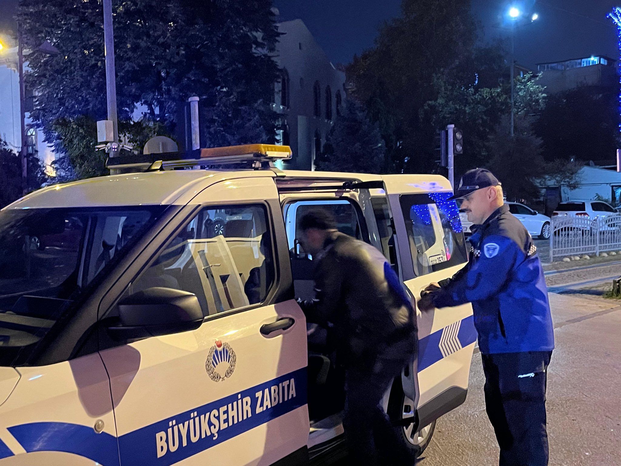 Büyükşehir Zabıtası Görevde, Vatandaş Güvende (3)