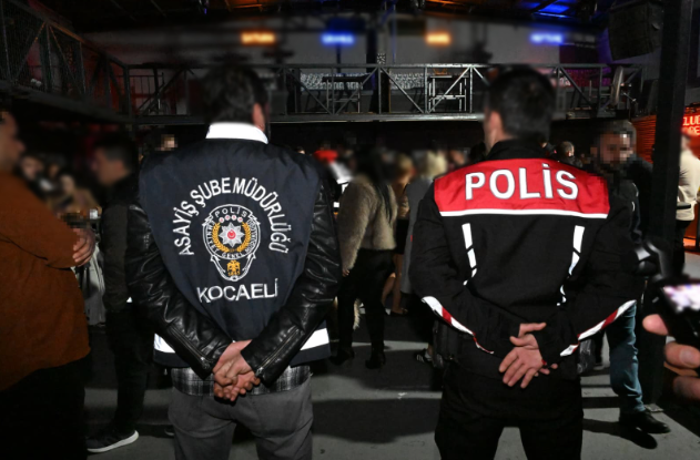 İzmit’te gece denetimi: 28 işletme kontrol edildi, ruhsatsız müzik tespit edildi-3