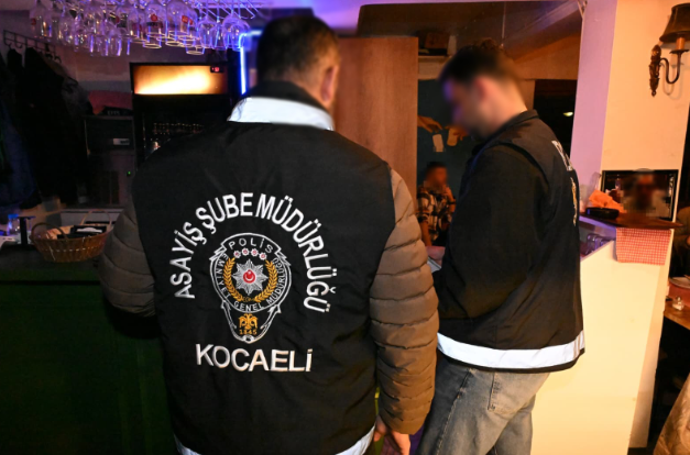 İzmit’te gece denetimi: 28 işletme kontrol edildi, ruhsatsız müzik tespit edildi-2