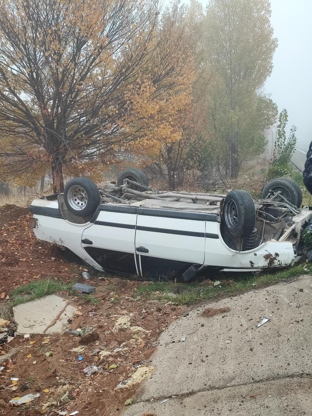 Elazığ’da Takla Atan Otomobilin Sürücüsü Yaralandı 2