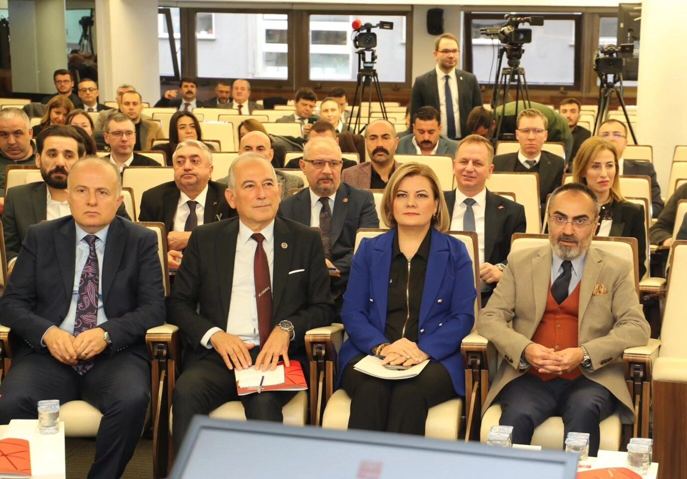 Fatma Başkan’dan Adaletsiz Pay Dağılımına Karşı Kanun Teklifi Önerisi (4)