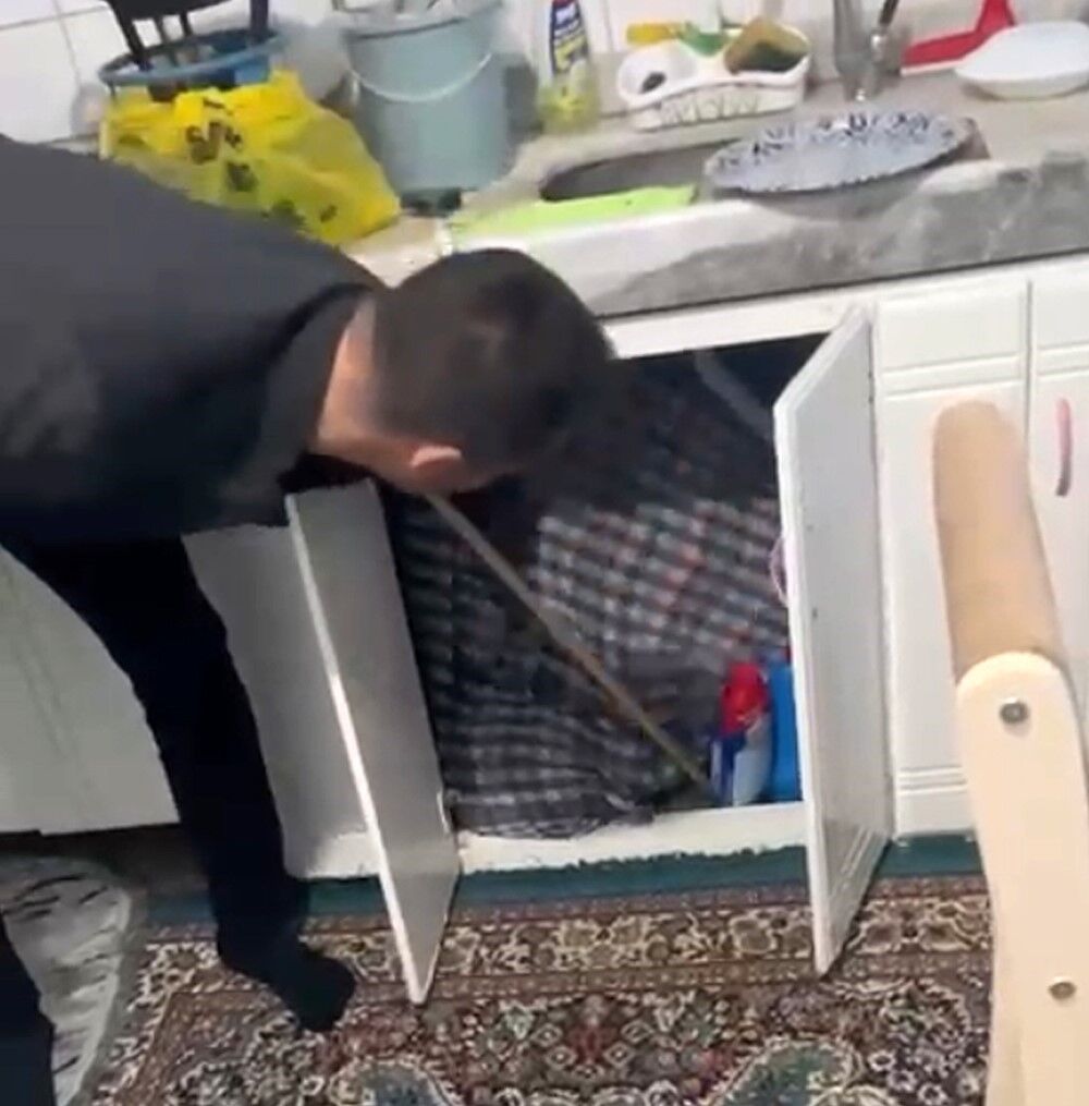 Firari Şahıs Mutfak Dolabından Çıktı 2