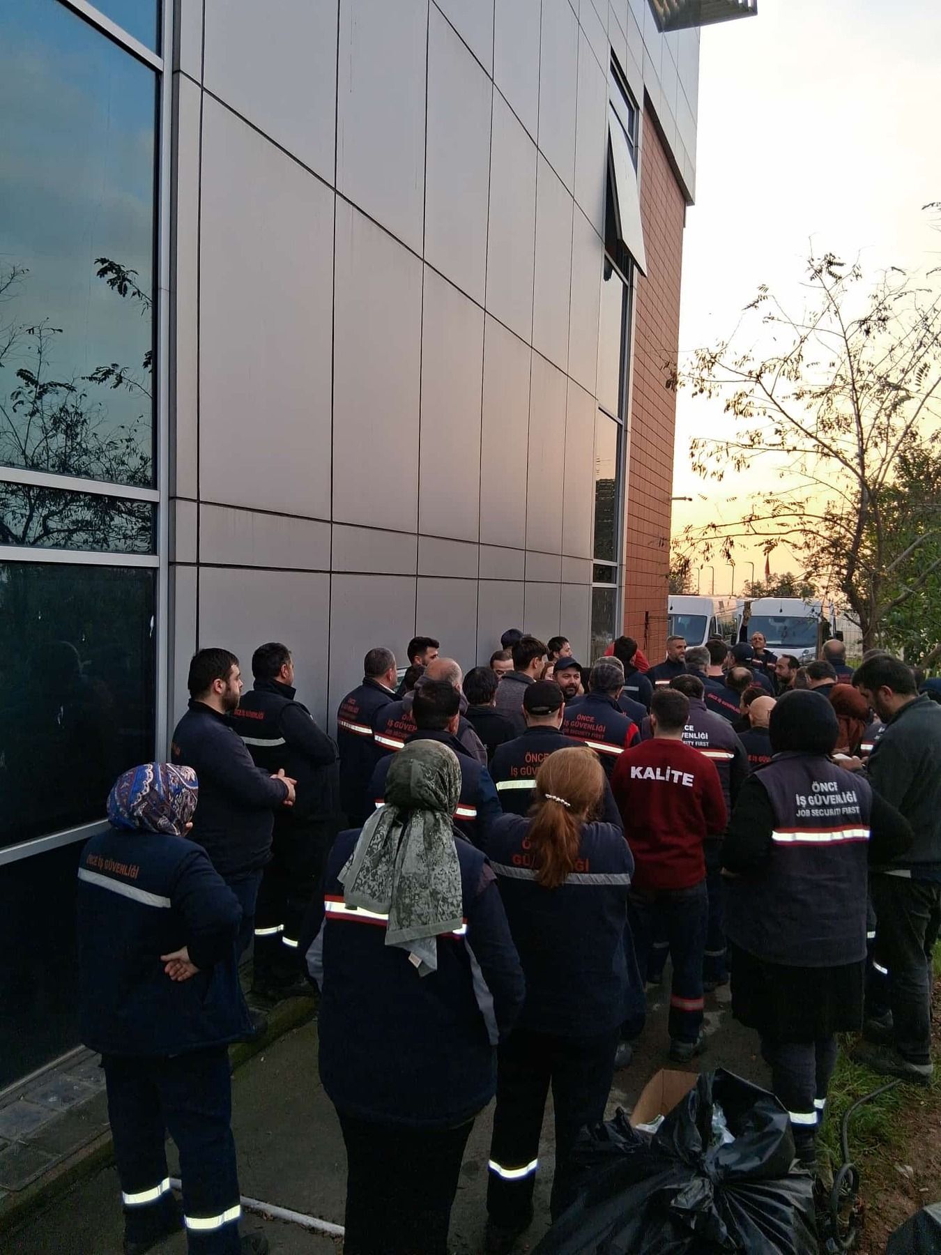 Gebze Döksan Fabrikasında İşçiler Maaşlarını Almak İçin Grev Yaptı-1
