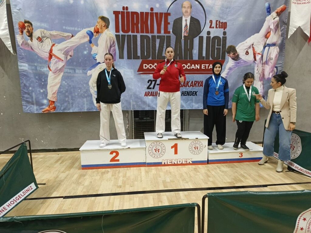 Kartepe’nin Minik ve Yıldız Karatecileri Hendek’te Zirveye Çıktı-kocaelitv-2