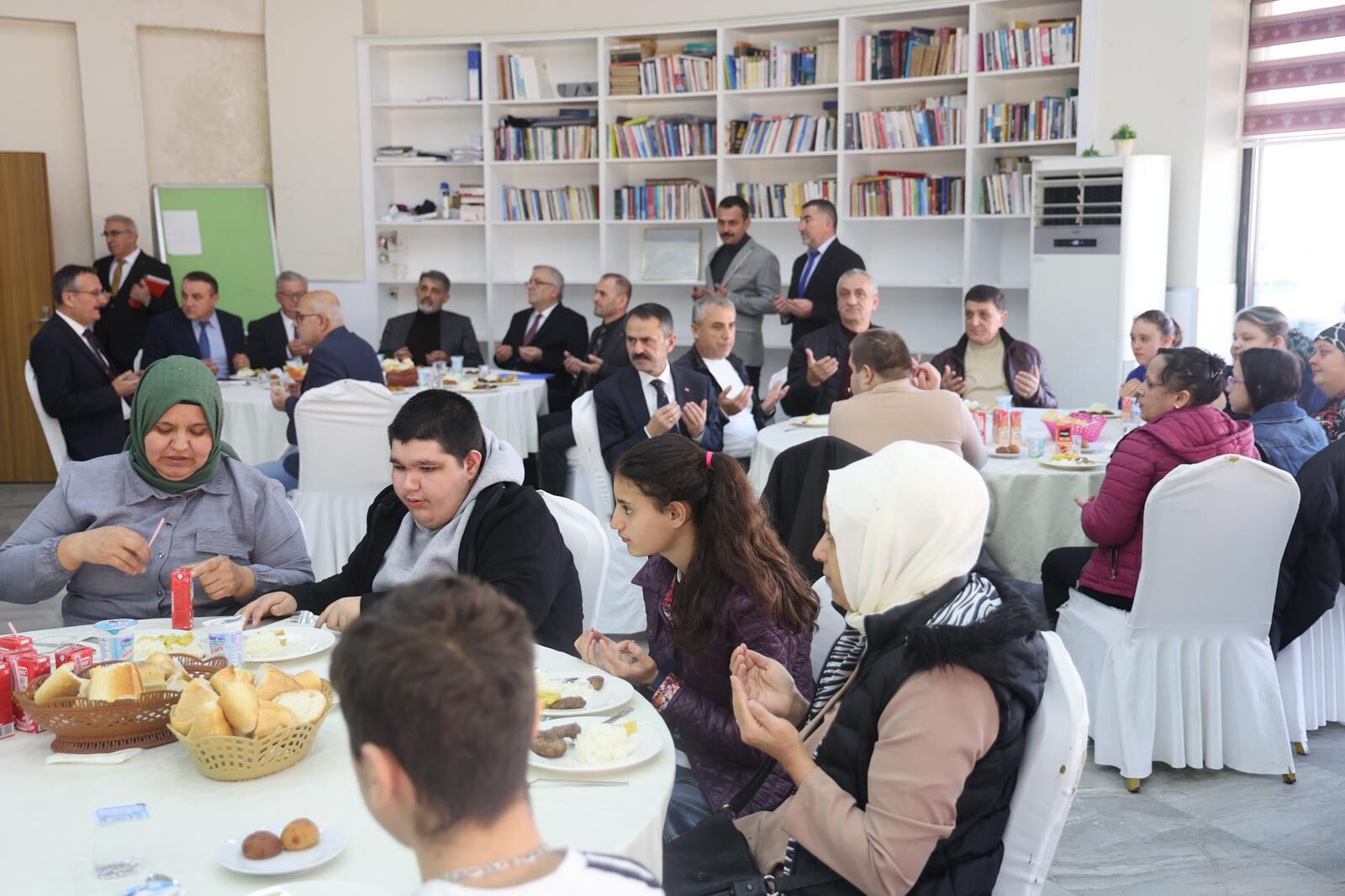 Engelliler Günü’nde anlamlı buluşma: Kandıra’daki programa Vali Aktaş da katıldı