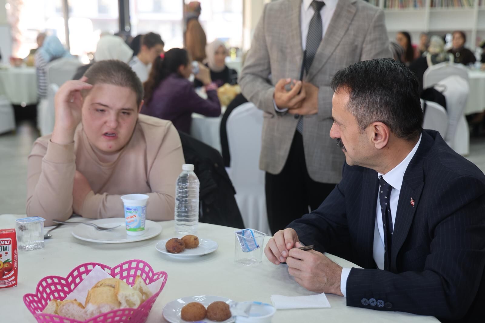Engelliler Günü’nde anlamlı buluşma: Kandıra’daki programa Vali Aktaş da katıldı-1