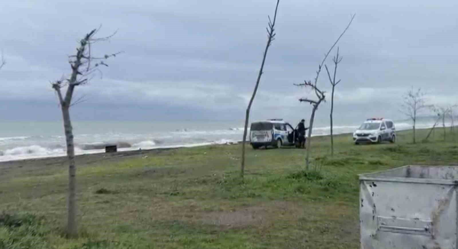 Samsun’da Sahile Vuran Sandık Incelemeye Alındı 2