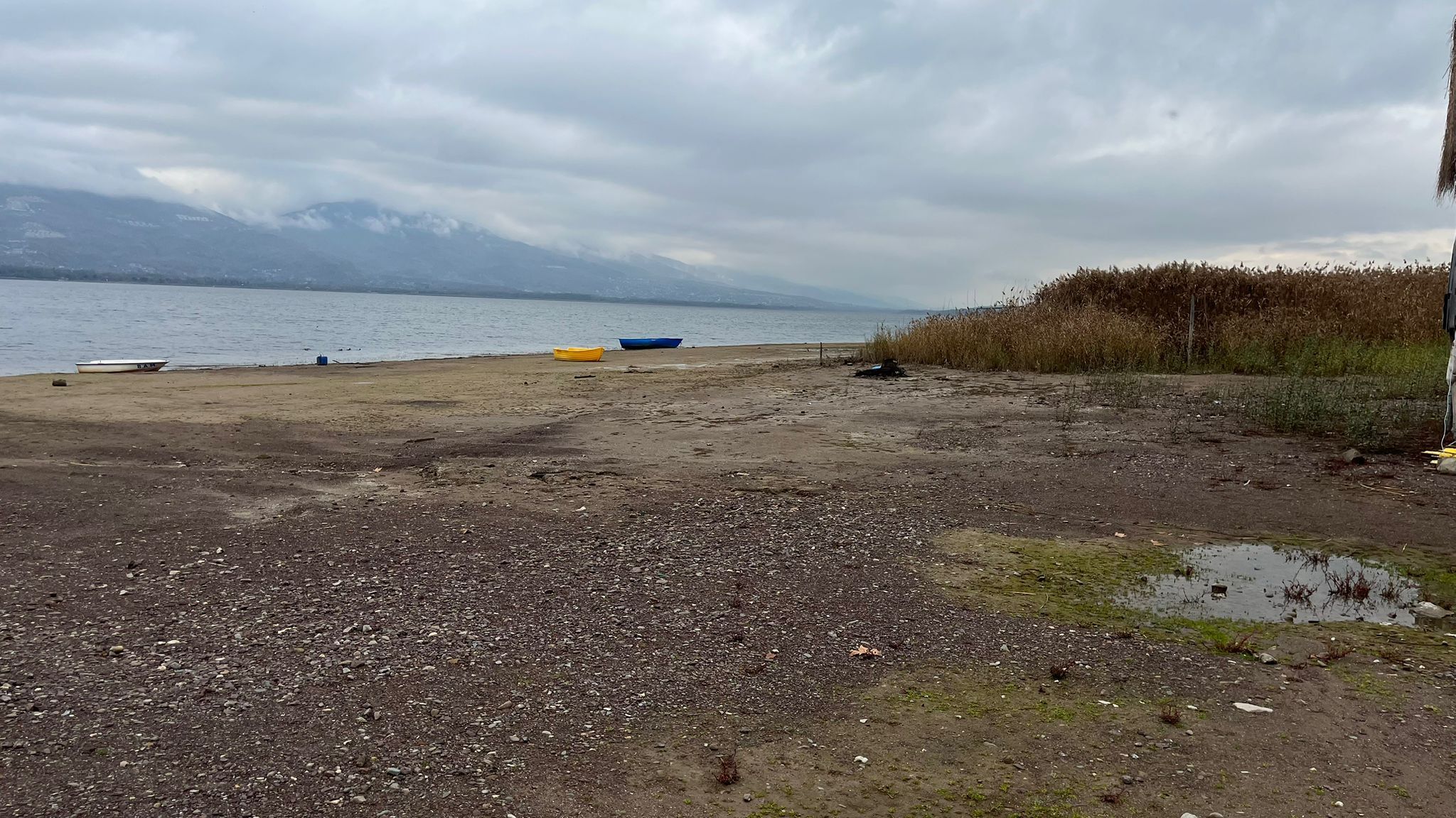 Sapanca Golu Tekneler Karada.jpg