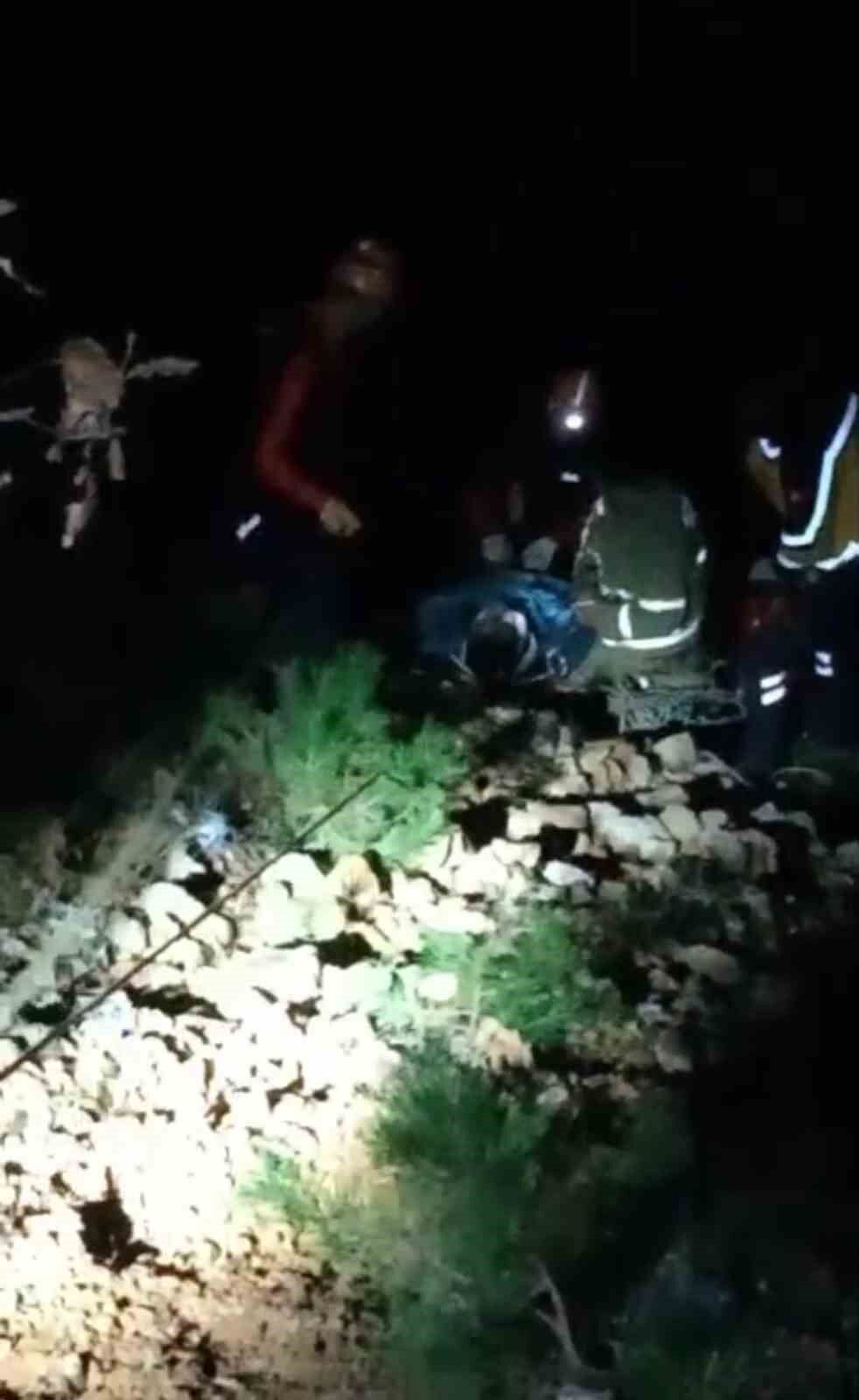 Uçuruma Yuvarlanan Motosikletliyi Ekipler Kurtardı 2