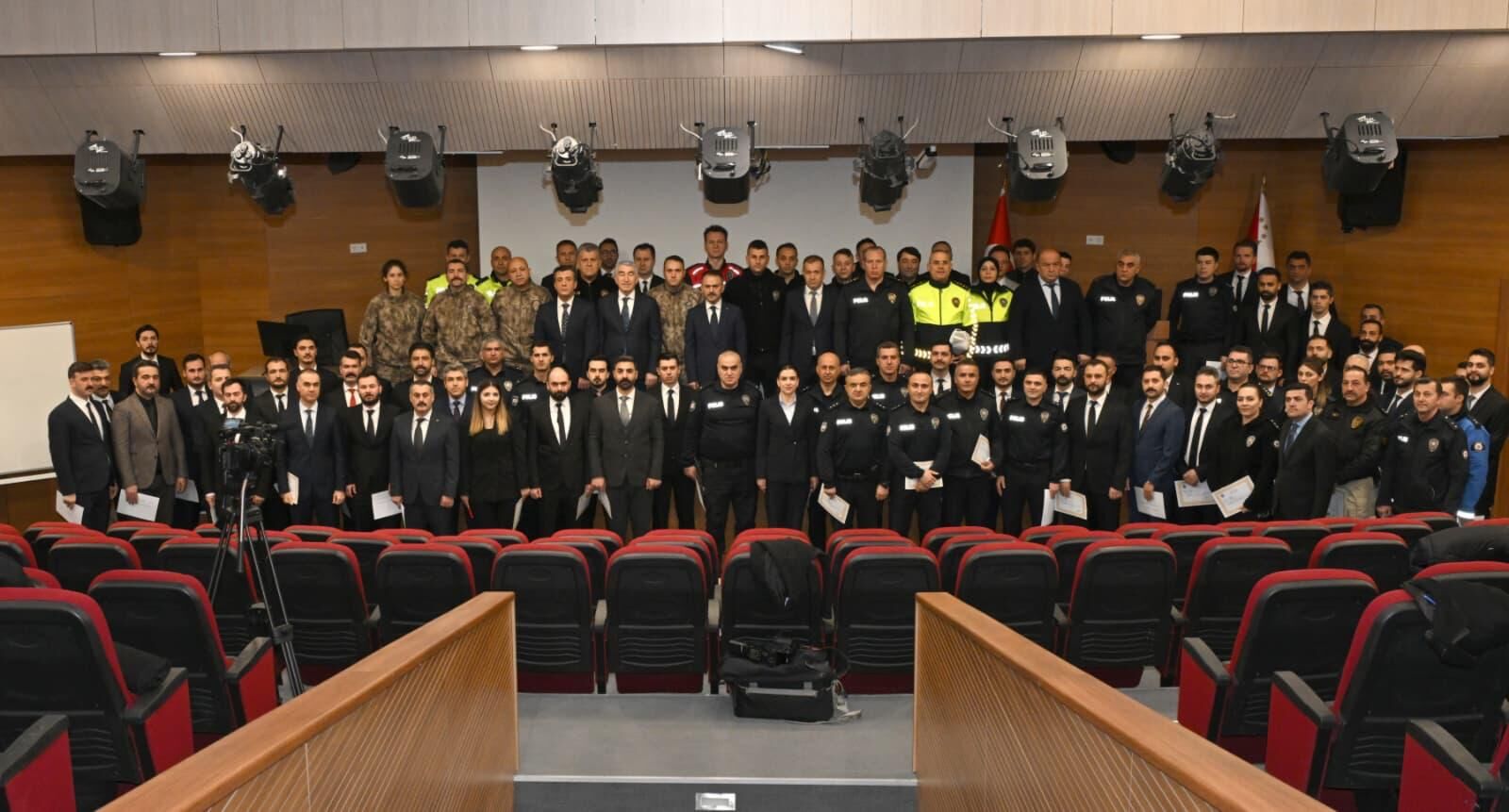 Vali İlhami Aktaş’tan Emniyet’e ziyaret: Yılbaşı tedbirleri masaya yatırıldı-1