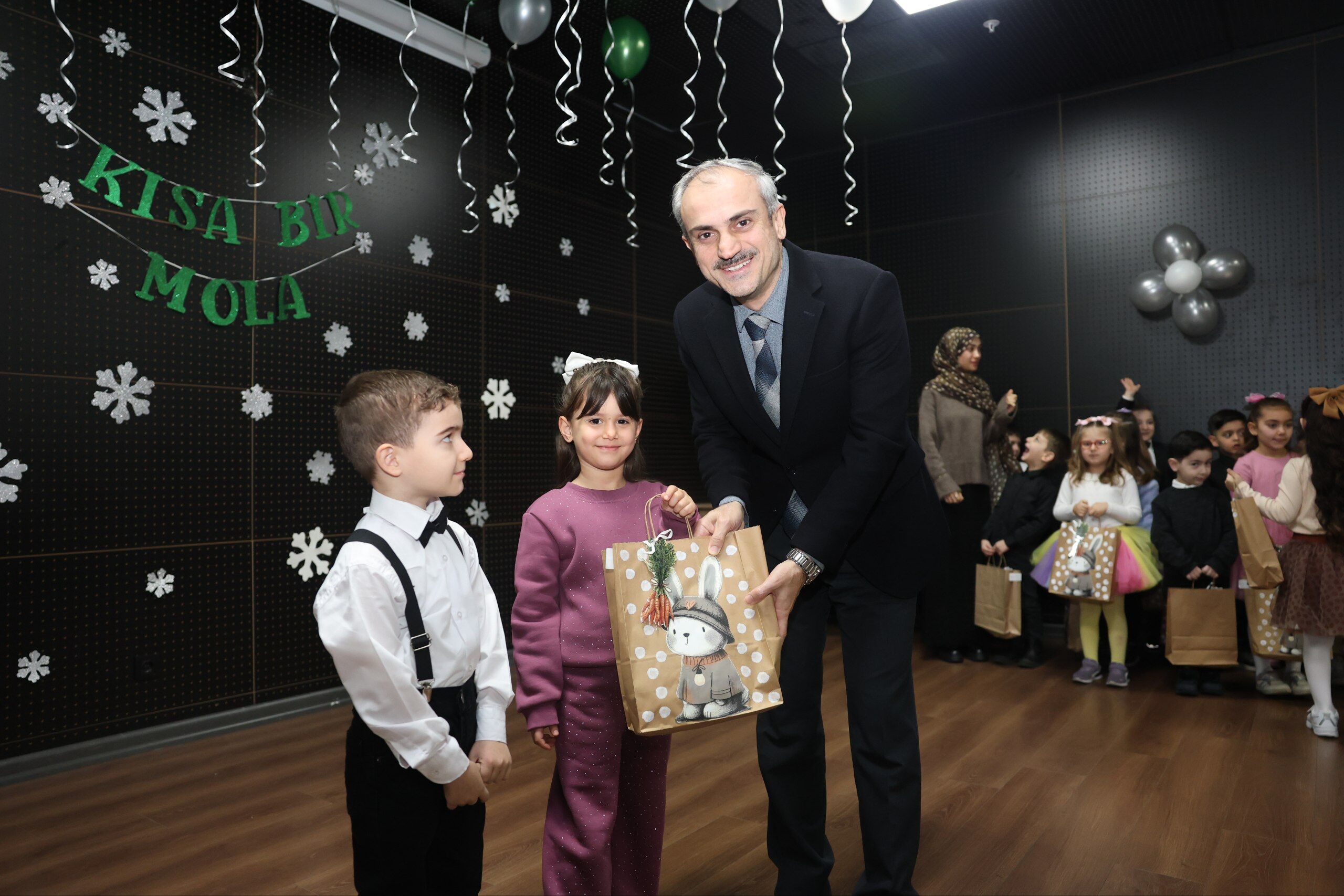 Çayırova’da miniklerin karne sevinci: Başkan Çiftçi heyecana ortak oldu-1