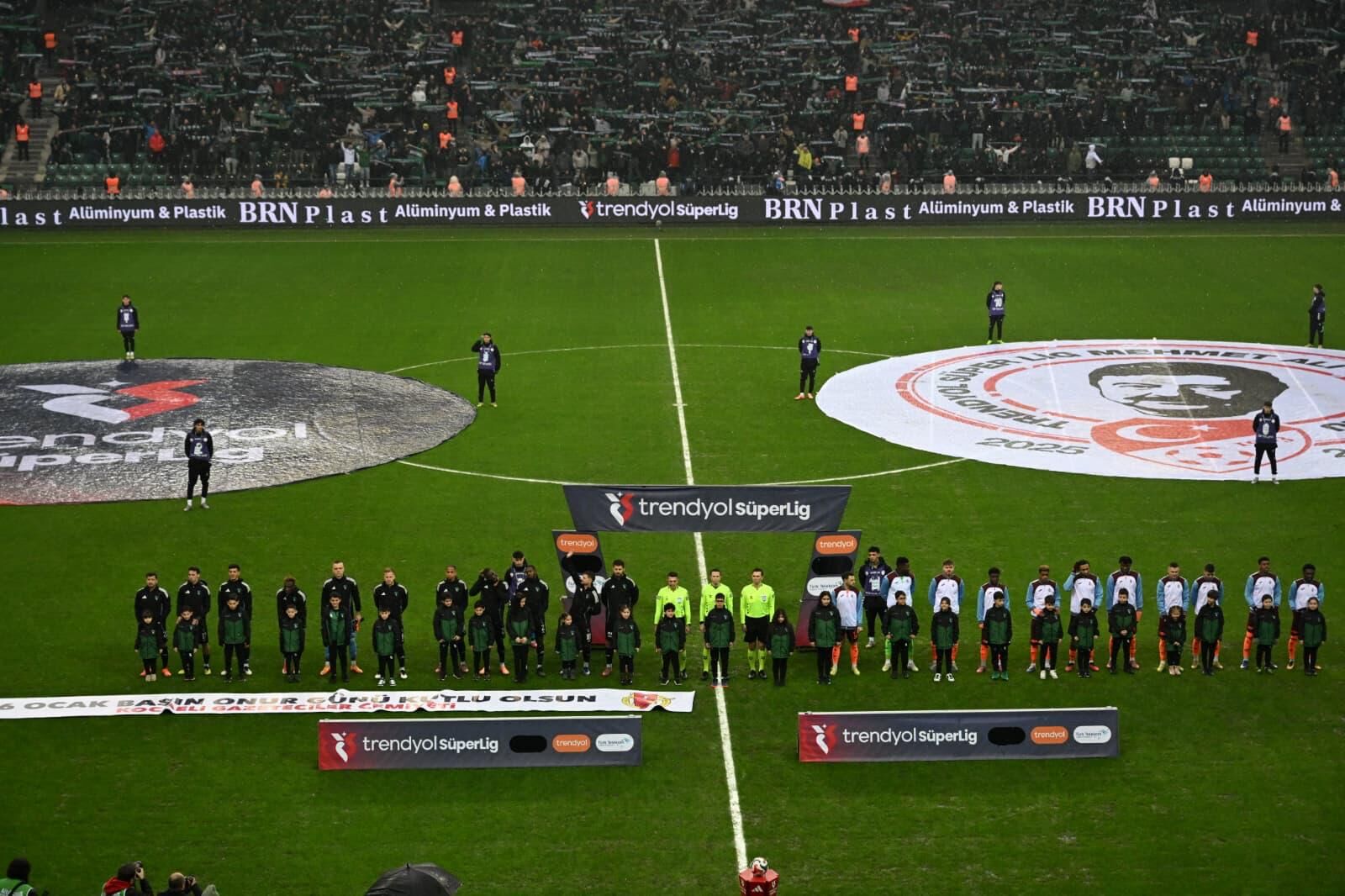 Vali Aktaş, Kocaeli Sanayi Odası Satranç Turnuvası Finallerini Ziyaret Etti-1