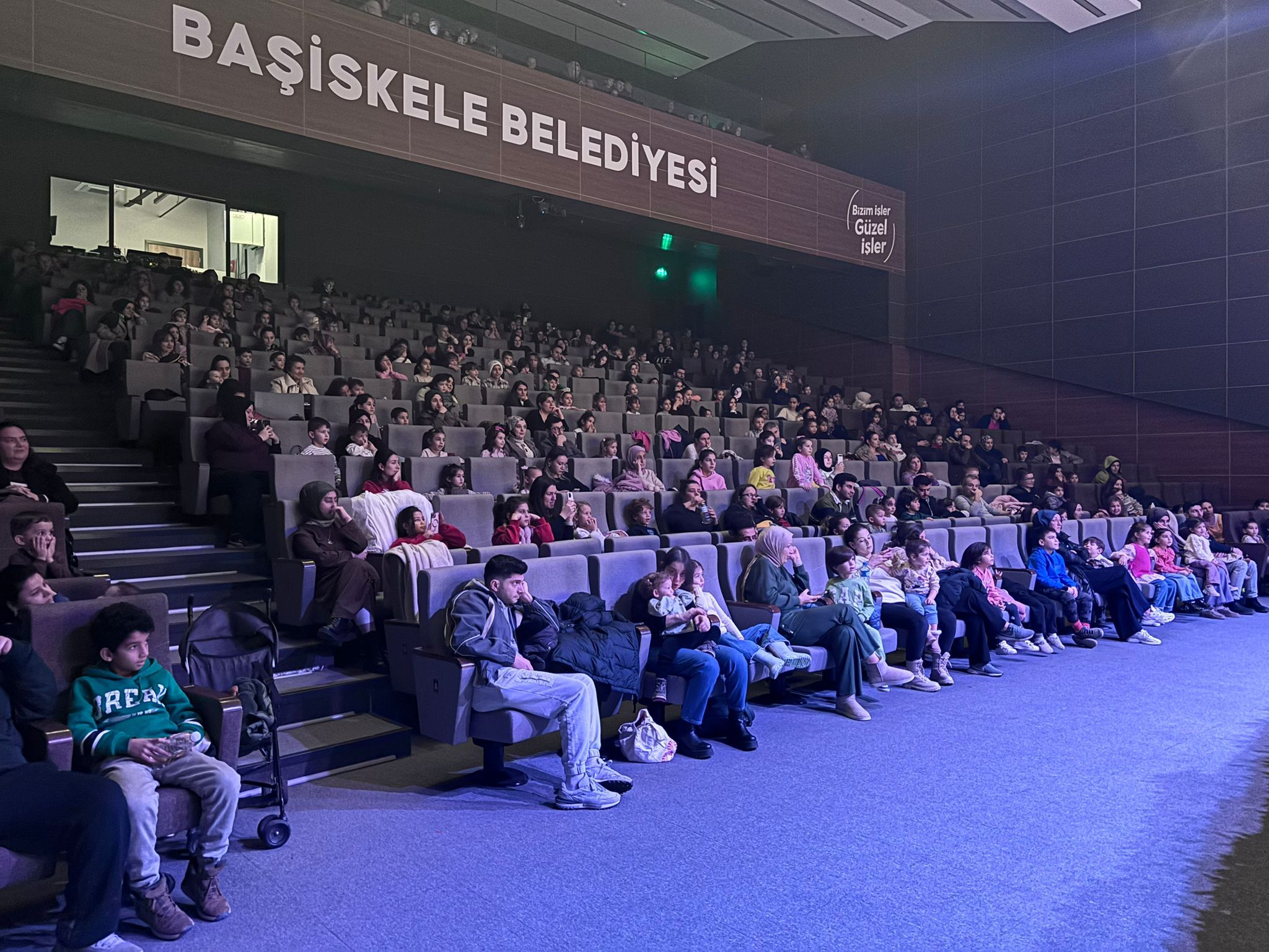 Başiskele’de Kuzucuk Müzikali çocukları mest etti: Salon tıklım tıklım doldu-2