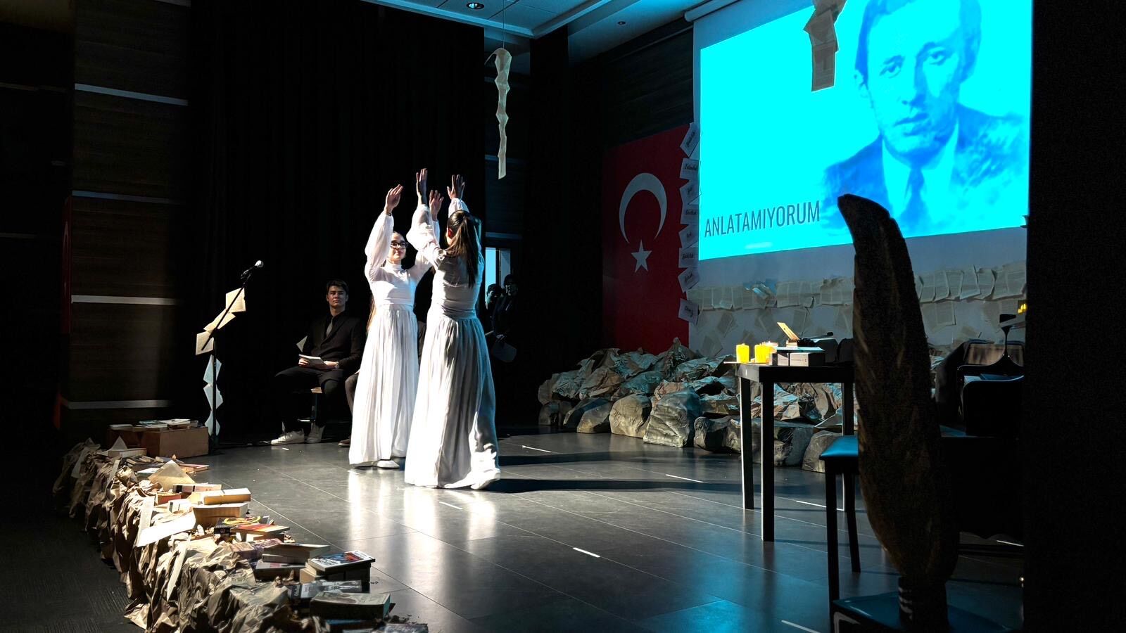 Kocaeli Bilnet’te edebiyat gecesi: Orhan Veli dizeleriyle salonu büyülediler-3