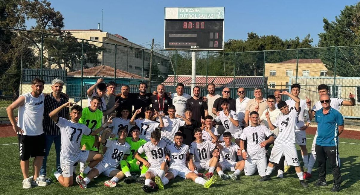 Körfez’de yüzlerce çocuk sahada: Ücretsiz futbol okullarına yoğun ilgi-2