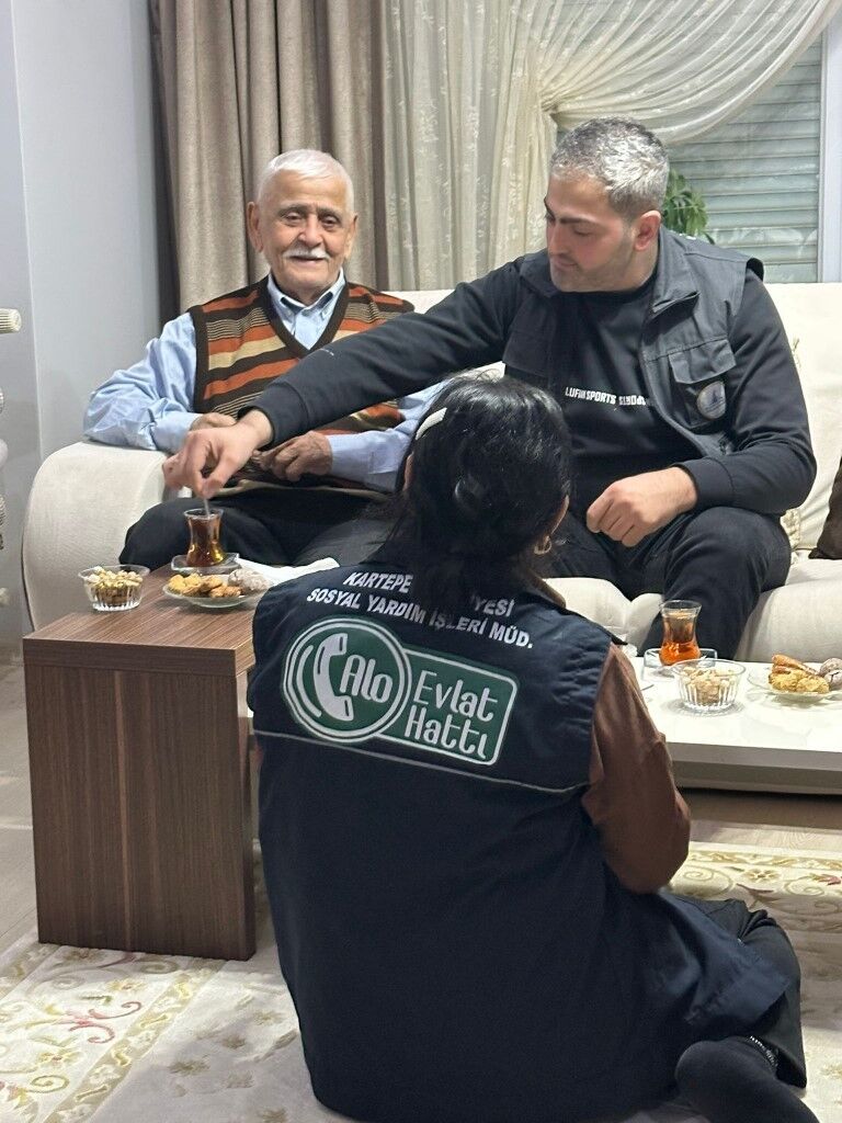 Kartepe’de anlamlı yılbaşı geleneği: Yaşlılara yalnızlığı unutturan ziyaret-2