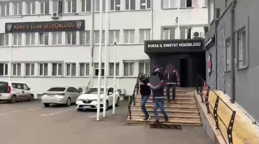 Bursa’da Sahte Altın Vurgunu Kuyumcuları Dolandırdılar, Kameralara Yakalandılar 2
