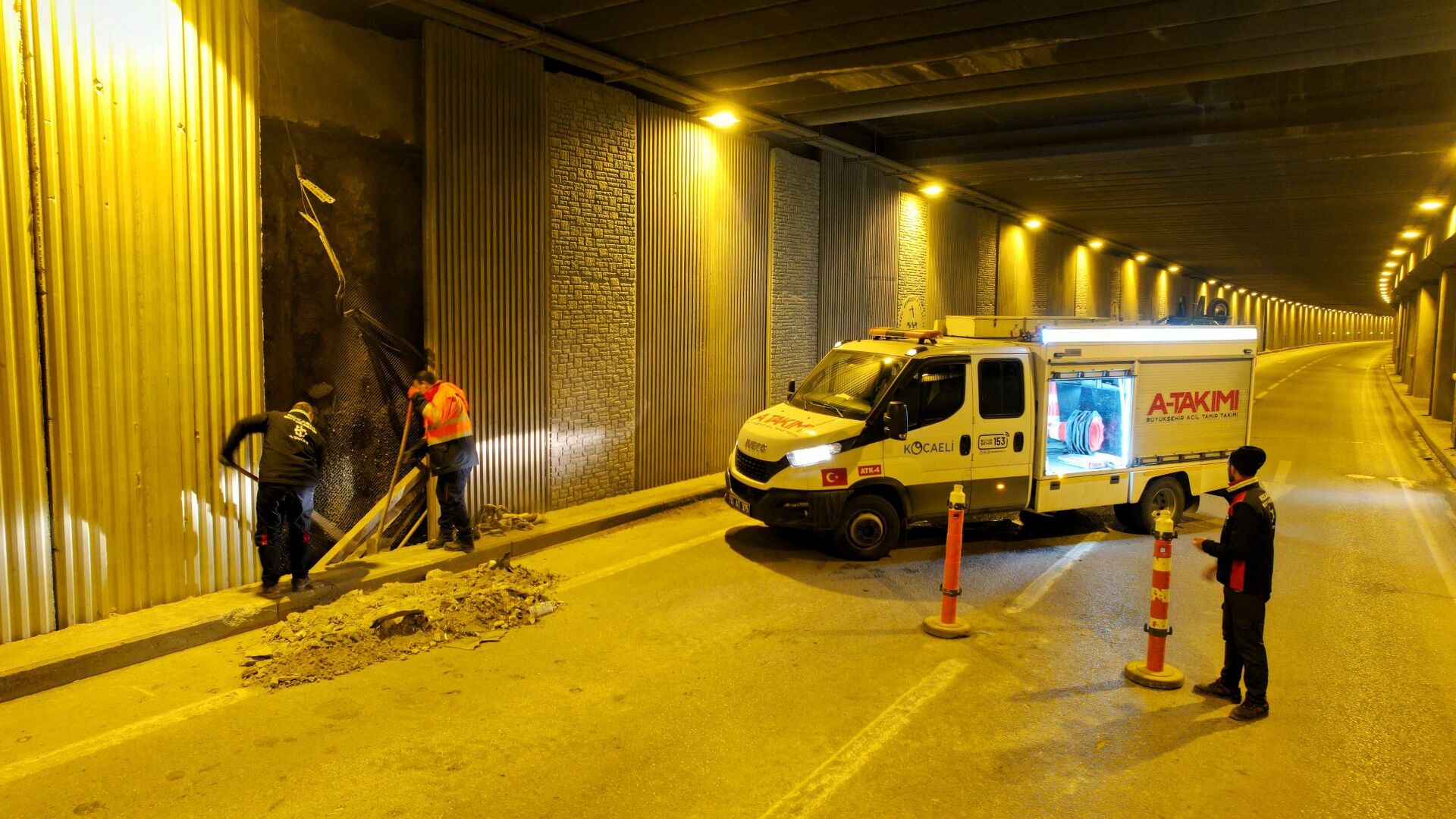 Büyükşehir, Seka Tüneli'ndeki Panelleri Yeniledi (4)