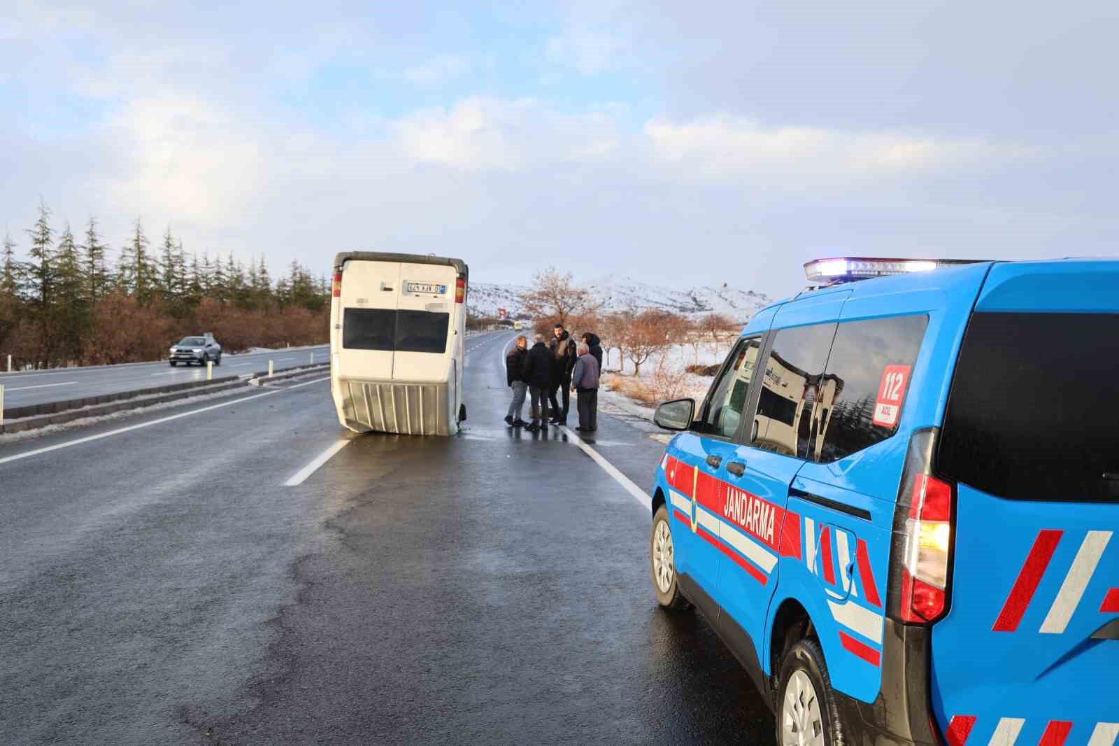 Düz Yolda Kontrolden Çıktı, Takla Atarak Durabildi 1 Yaralı 2
