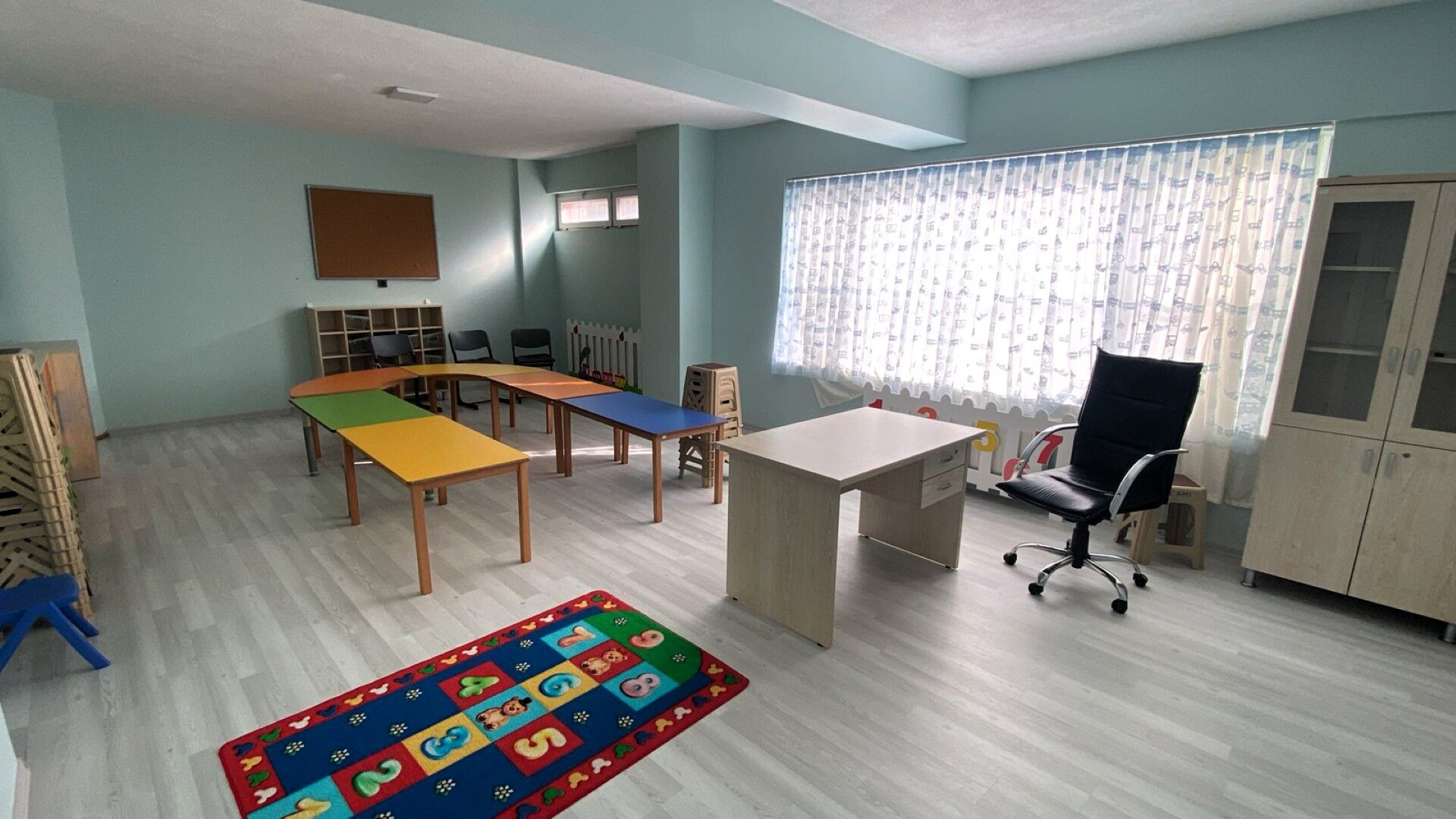Gölcük’te yenilenen kurslar, boyanan okullar: Kocaeli’de eğitim yatırımları hız kesmiyor-1