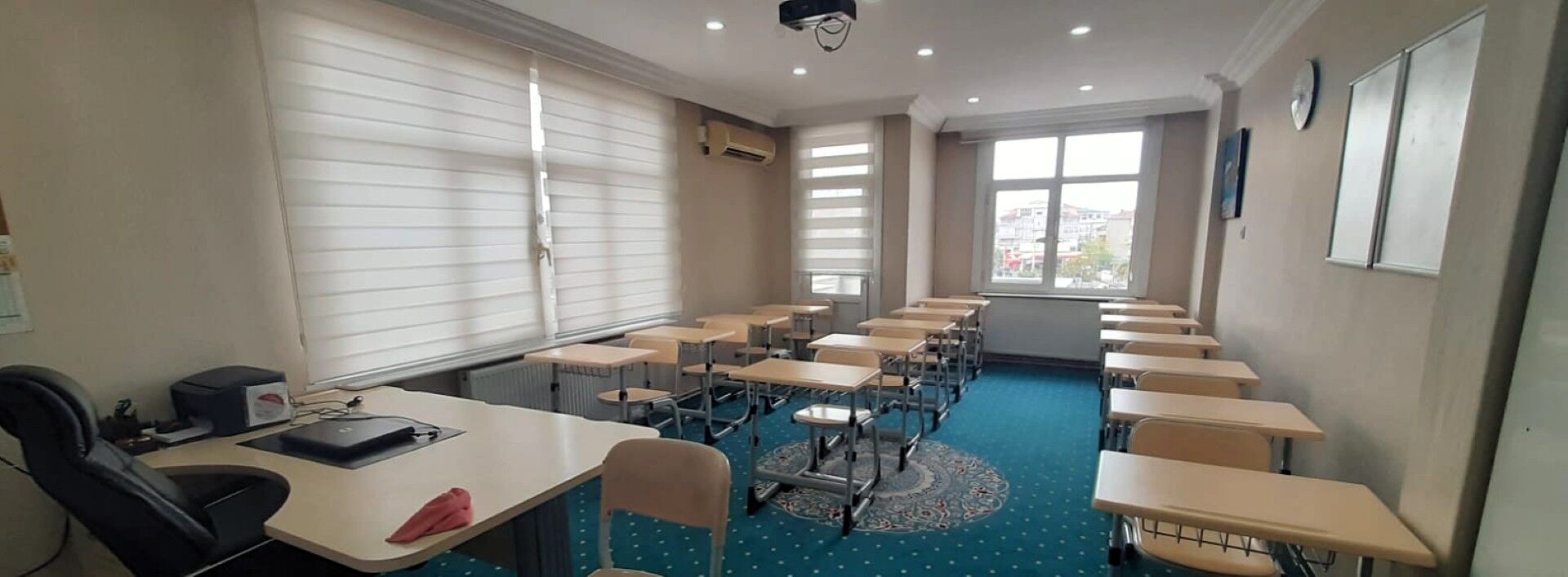 Gölcük’te yenilenen kurslar, boyanan okullar: Kocaeli’de eğitim yatırımları hız kesmiyor-4
