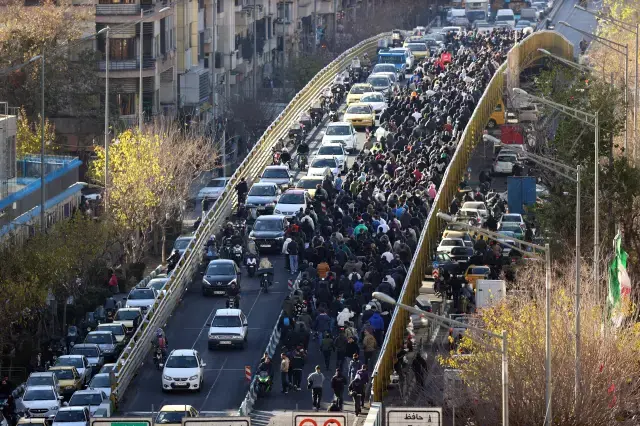 İran’daki Protestolar Büyüyor Abd’ye Sert Yanıt, “Üsleriniz Meşru Hedef” Kocaeli Tv