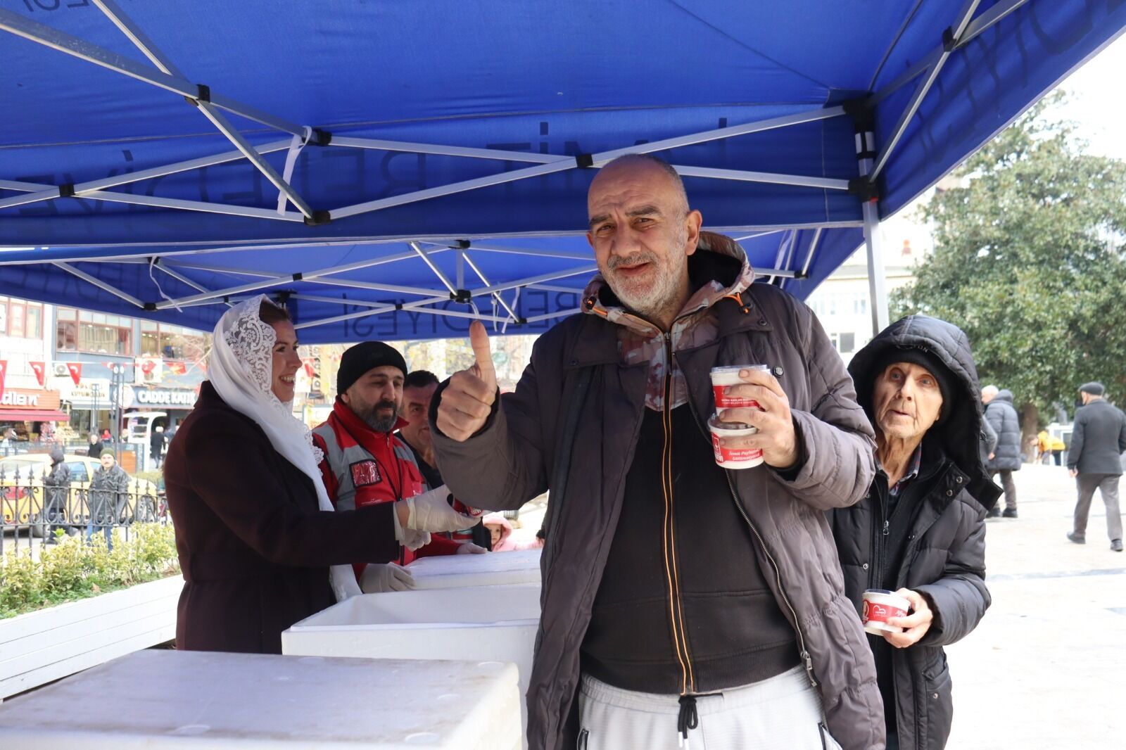 İzmit Belediyesinden Miraç Kandili’nde Helva Ikramı (3)