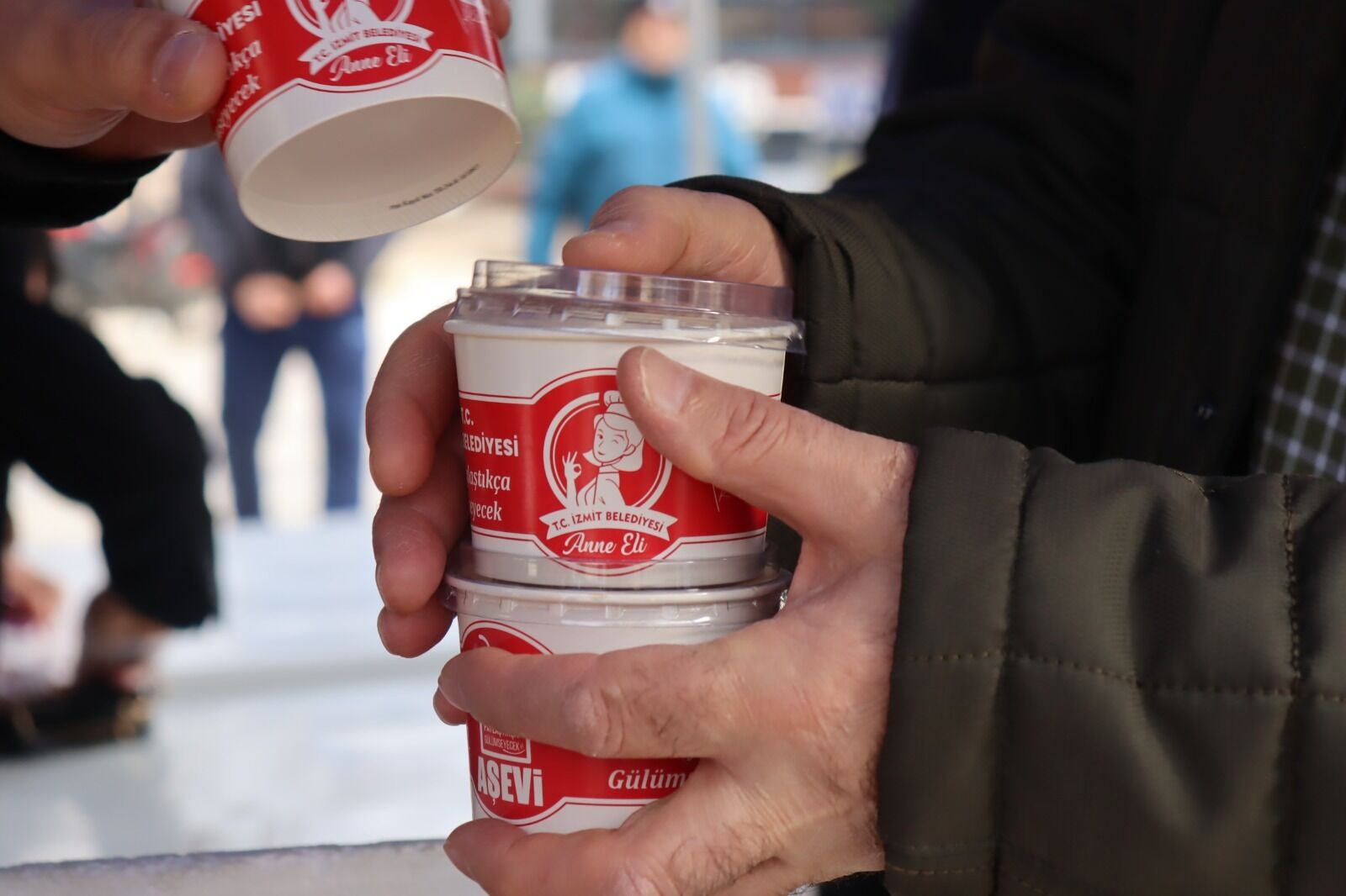 İzmit Belediyesinden Miraç Kandili’nde Helva Ikramı (8)