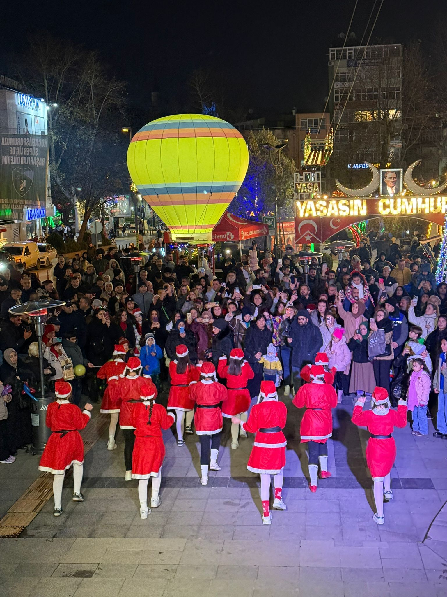 İzmitte Yılbaşı Etkinlikleri Ziyaretçi Akınına Uğradı (12)