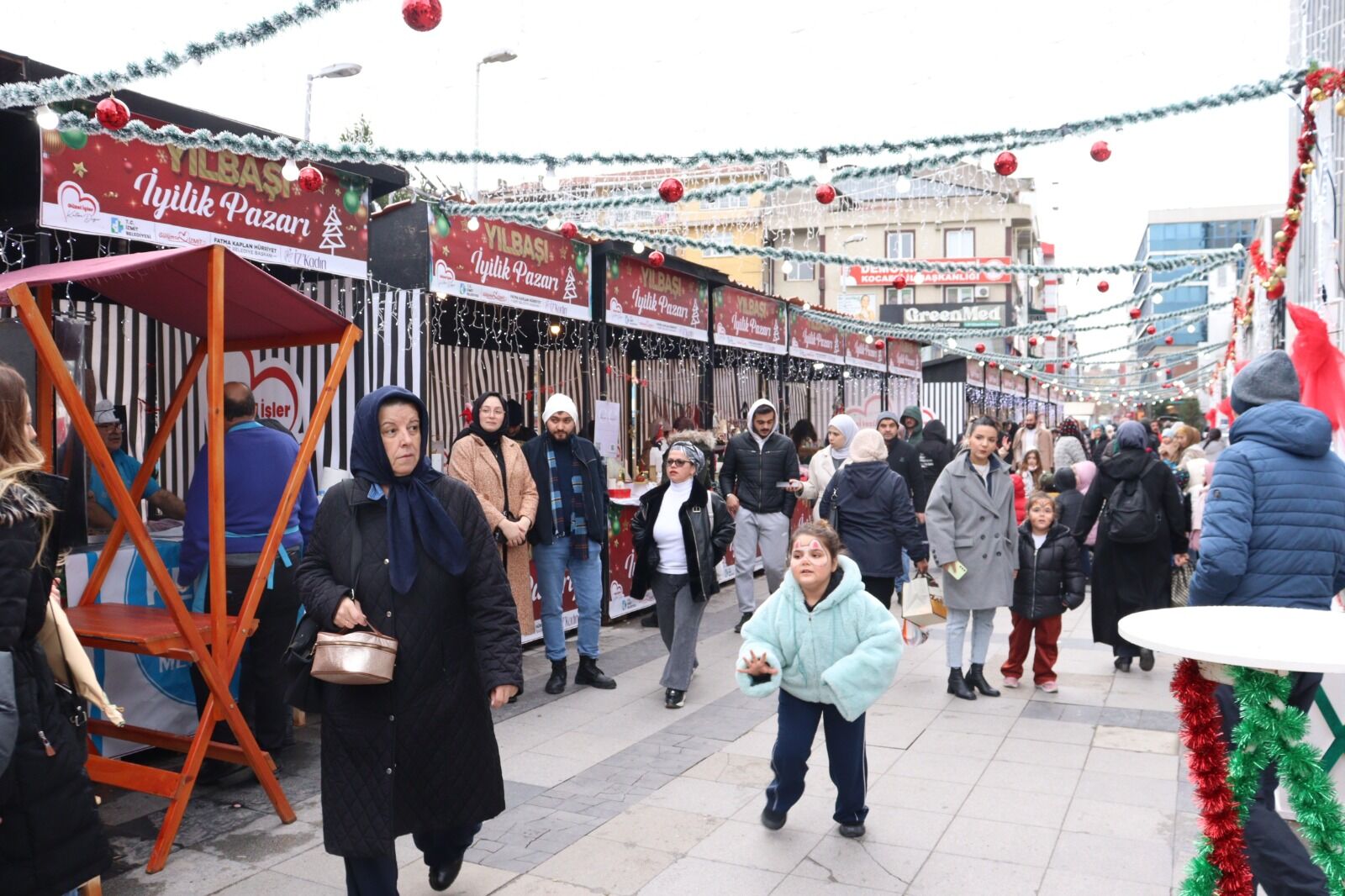 İzmitte Yılbaşı Etkinlikleri Ziyaretçi Akınına Uğradı (4)
