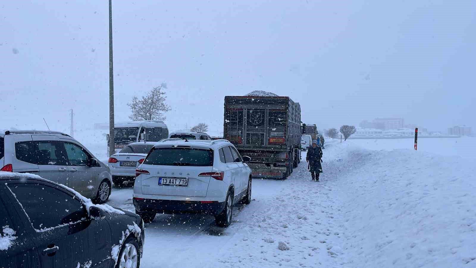 Kar Yağışı Kazaları Beraberinde Getirdi 2
