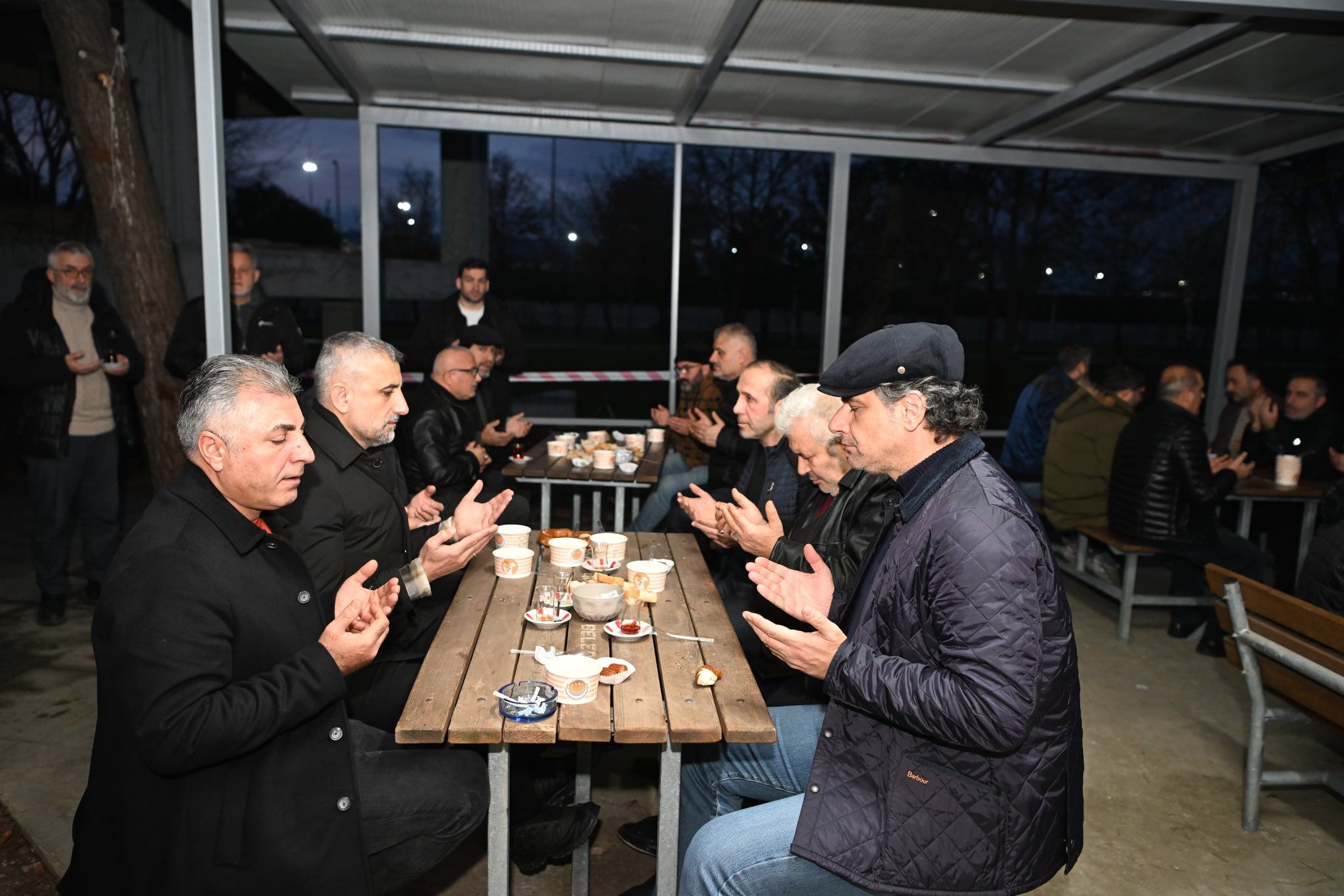 Kartepe'de İlçe Protokolü Sabah Namazı Programında Bir Araya Geldi 3