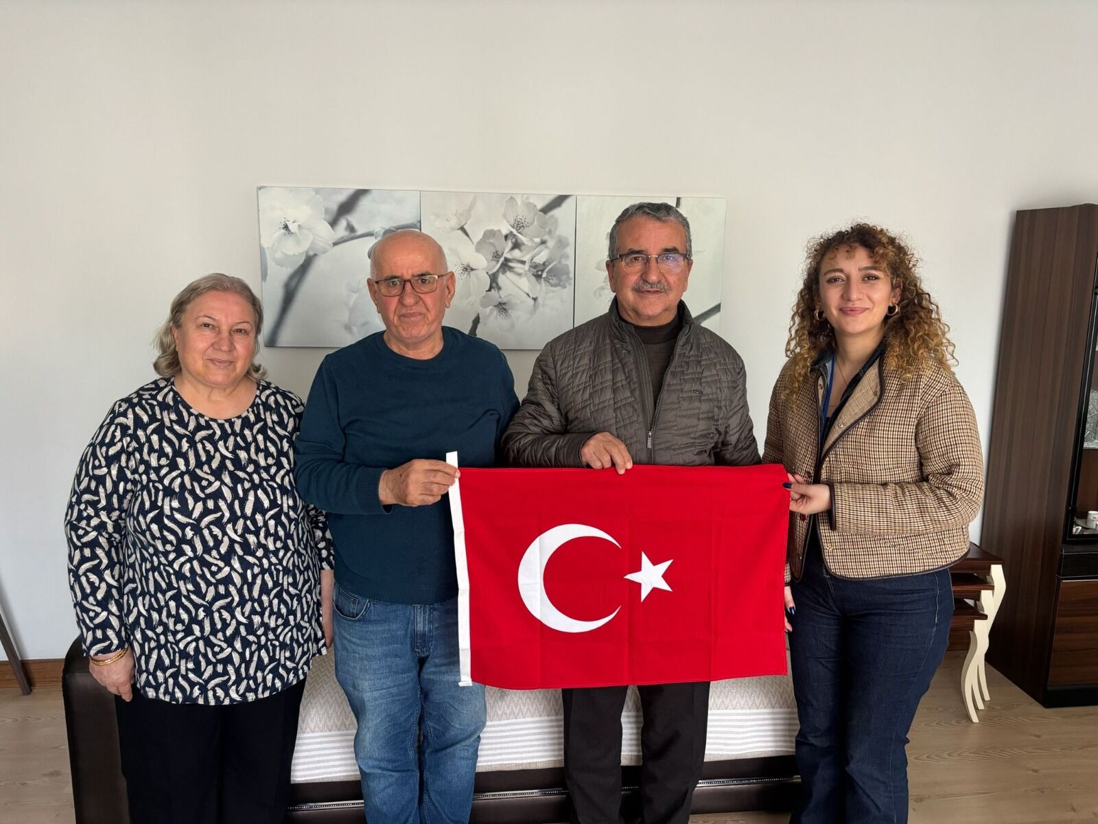 İzmit Belediyesi’nden vefa ziyareti: Kıbrıs Gazilerine anlamlı hediyeler-1
