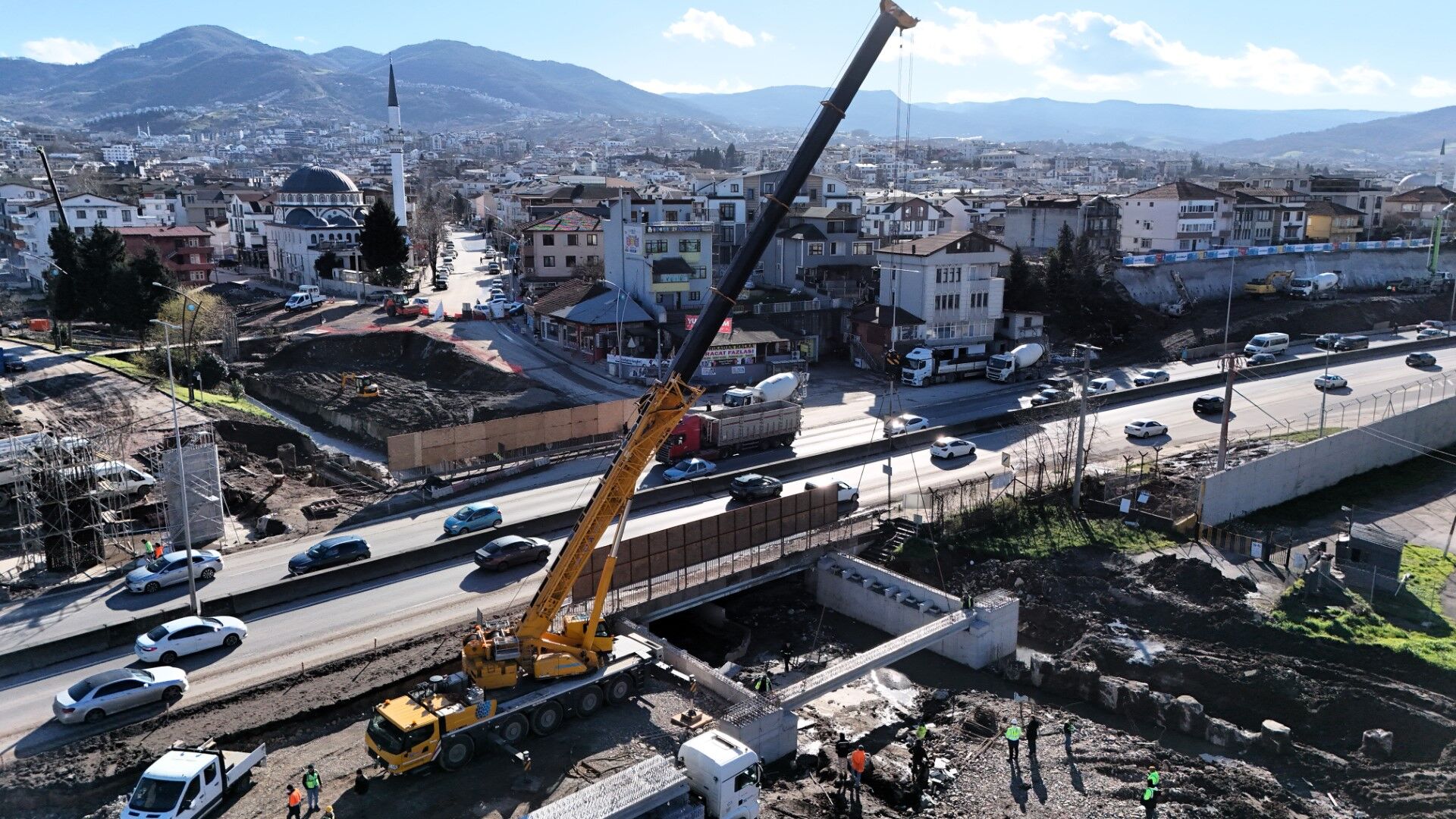Adım adım tamamlanıyor: Başiskele Koridoru'nda köprüler yükseliyor-2