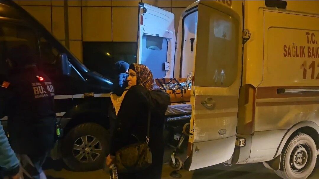 Rumelifeneri'nde Kaybolduktan Saatler Sonra Bulunan Kadın, Düştüğü Uçurumdan Kurtarıldı 2