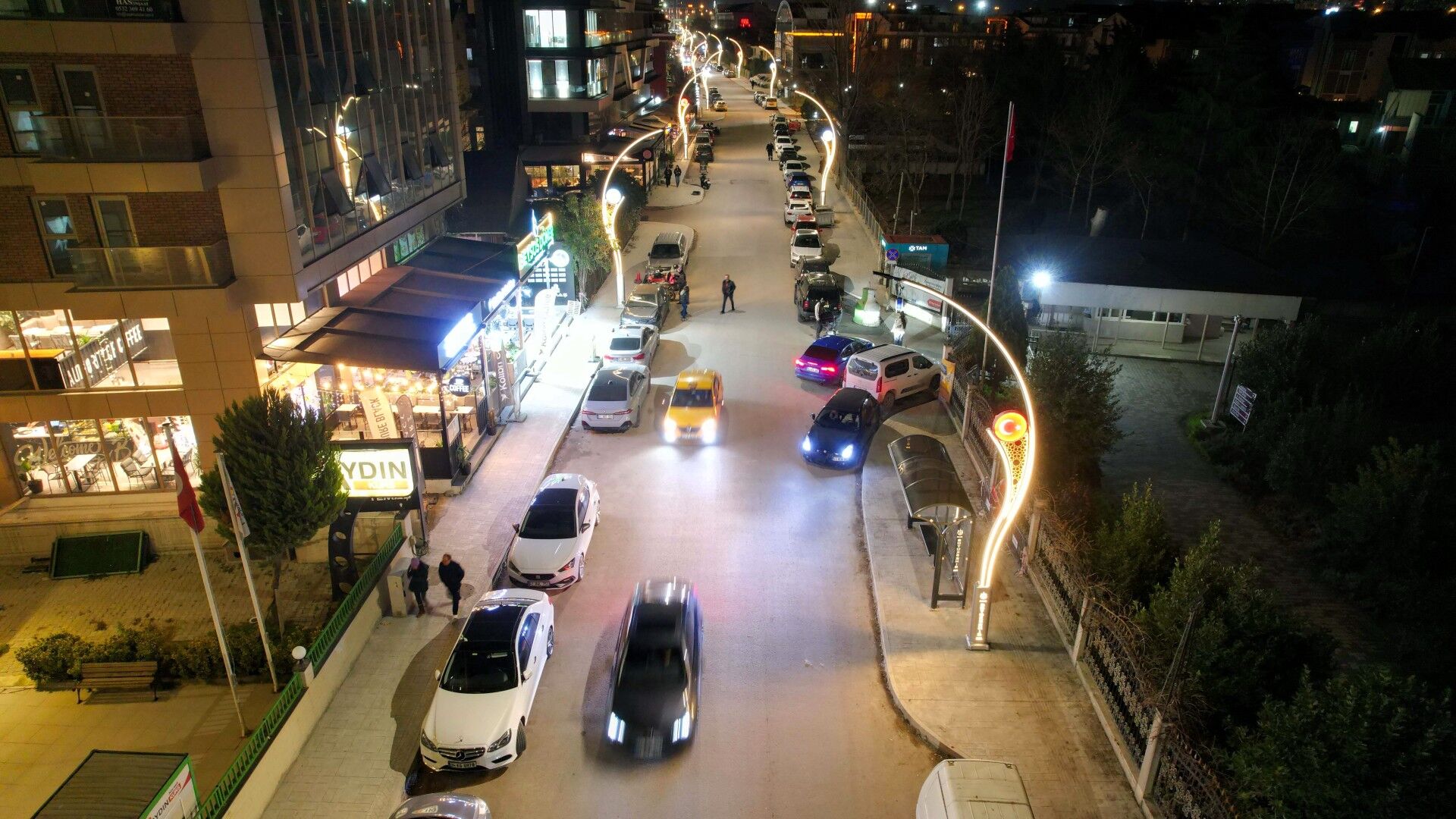 Şehit Ergün Köncü Caddesi'nde Dekoratif Aydınlatma Direk Montajı Tamamlandı (4)