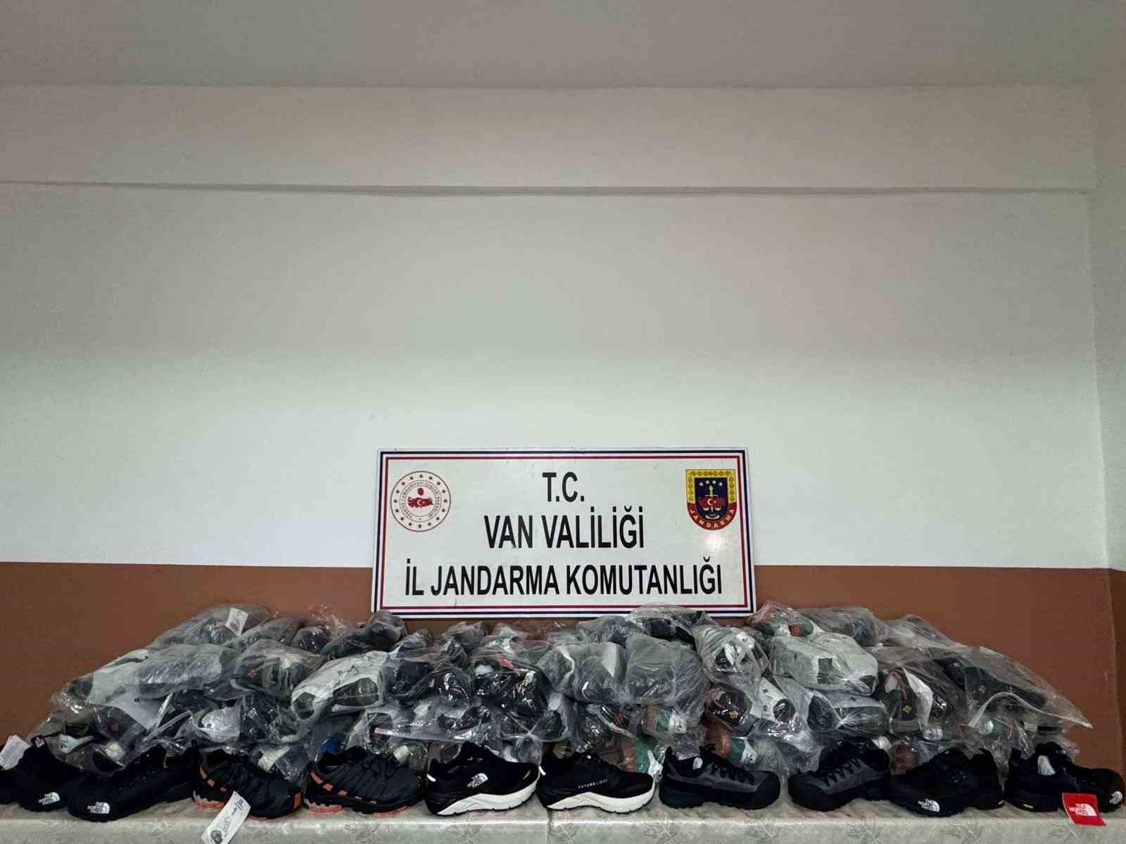 Van’da Bin 410 Adet Epidotlu Kuvars Taşı Ele Geçirildi 2