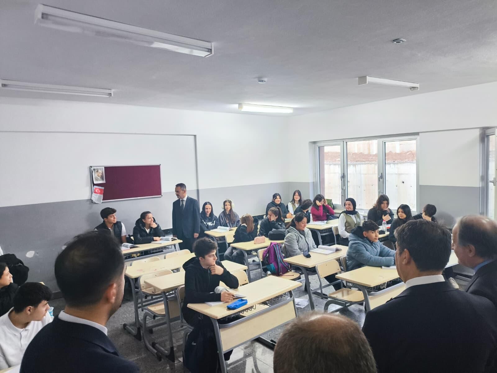 Vali Aktaş’tan Kartepe’de eğitime yakın takip: Okul ve uygulama otelini inceledi-1