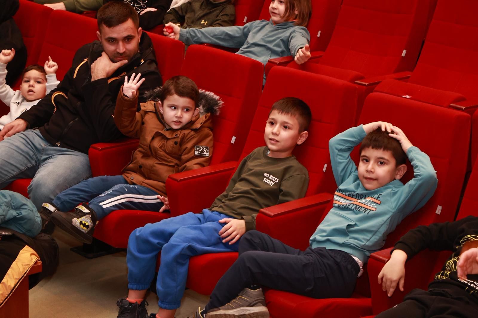 Gebze’de sanat dolu hafta sonu: GKM’de tiyatro ve sinema salonları doldu-3