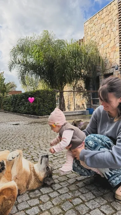 0X0 Tek Fotografla Kalpleri Isitti Gizem Karaca Kizi Ve Kopegiyle Mutlulugun Resmini Bakin Nasil Cizdi 1770642419046