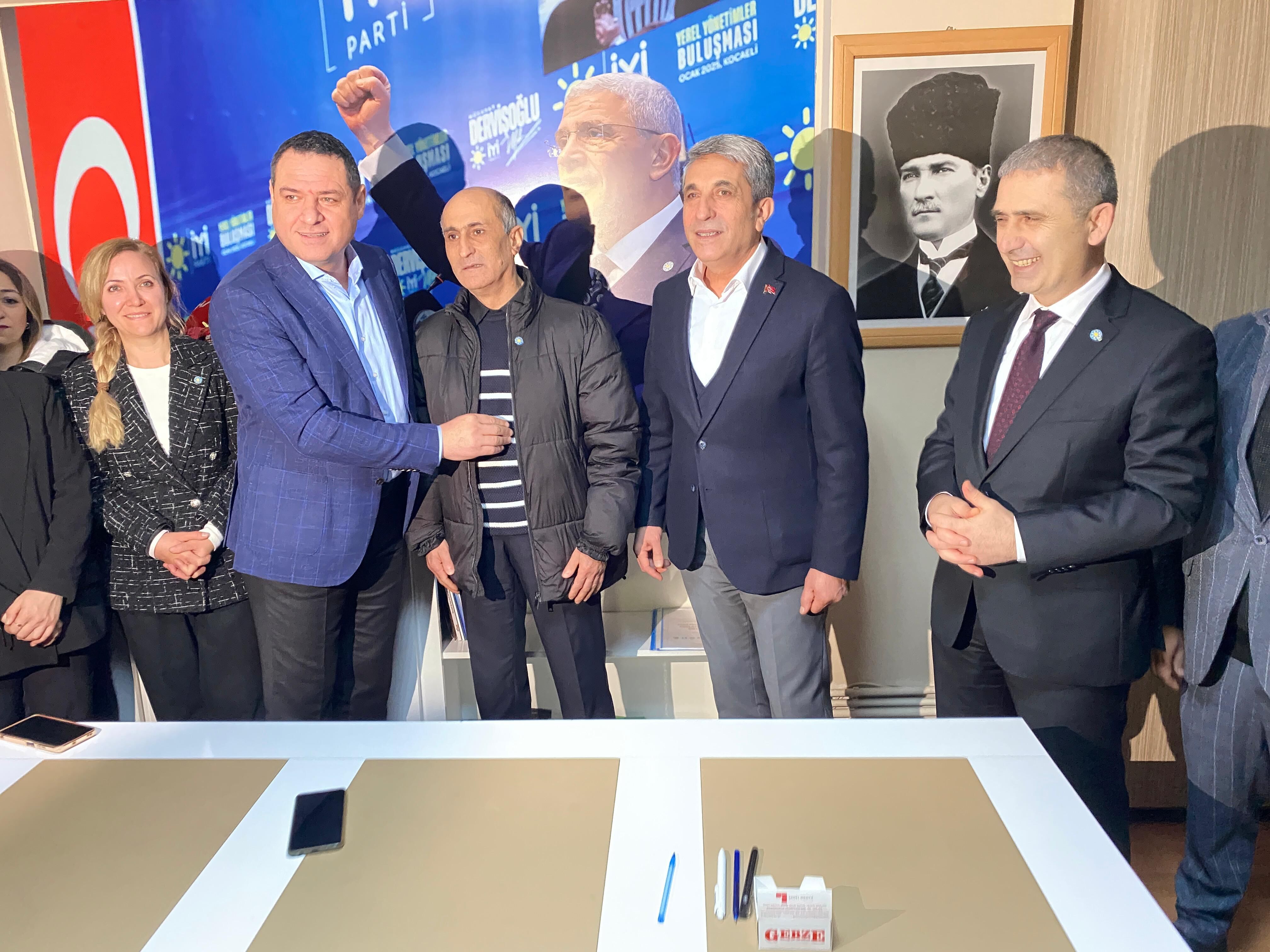 İYİ Parti Çayırova Teşkilatı Yeni Üyelerle Güçlendi-1
