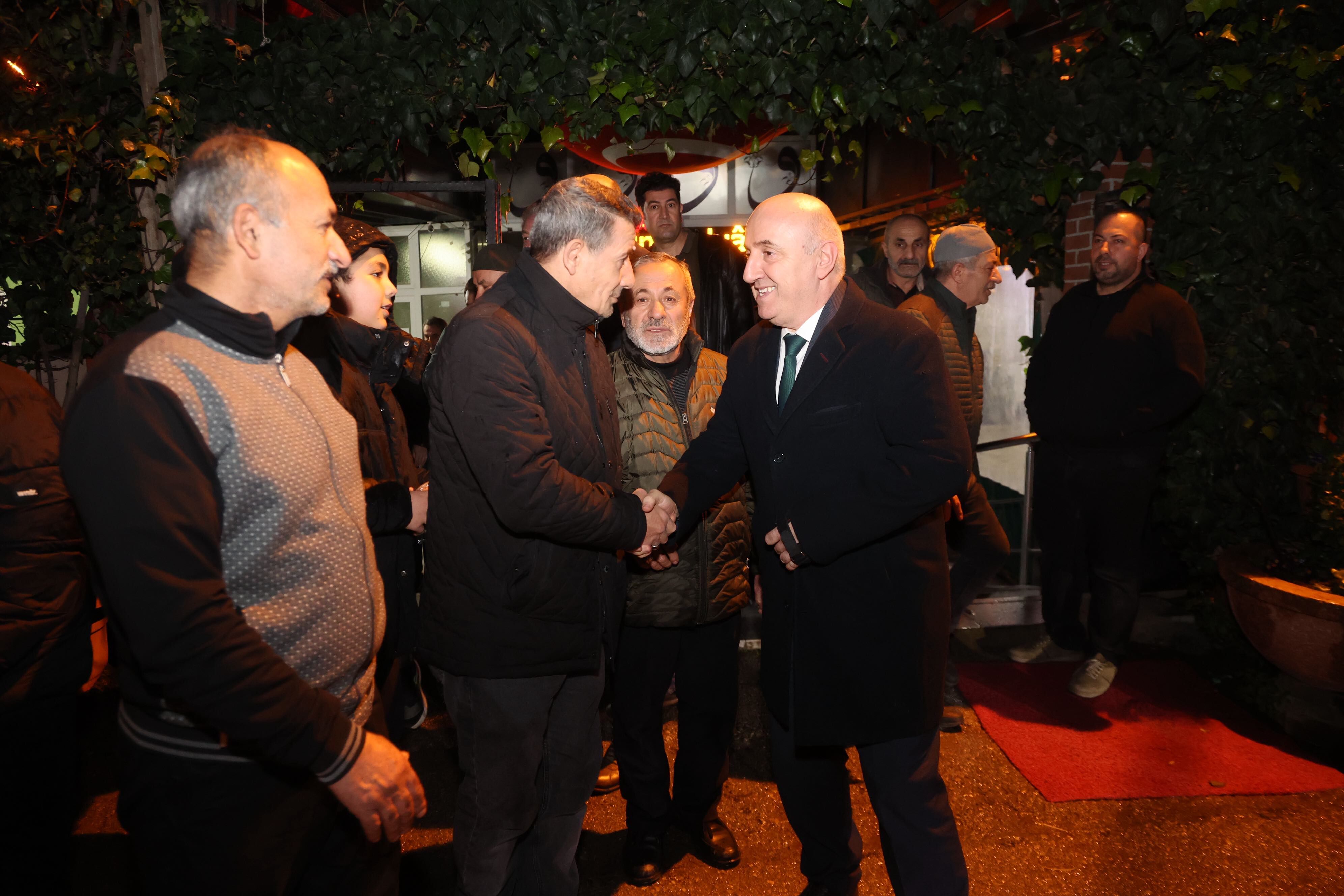 Başkan Bıyık, Ilk Teravihte Vatandaşla Buluştu (1)