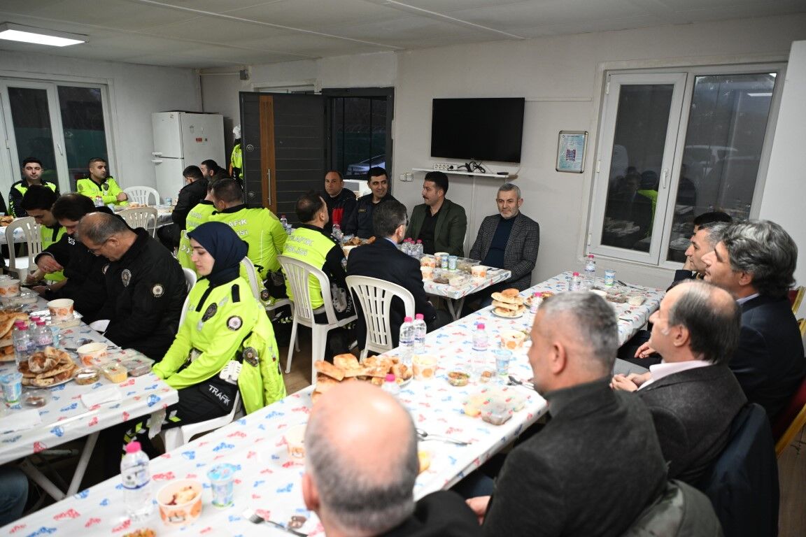 Başkan Kocaman’dan Polislere Tatlı Sürpriz (4)