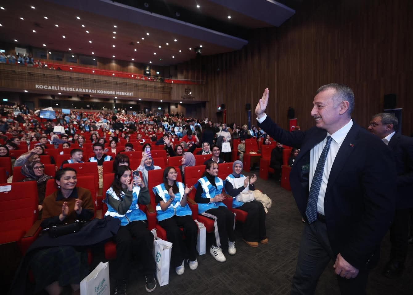 Büyükakın İyilik Bulaşıcıdır, Biz De Onun Taşıyıcısıyız (4)