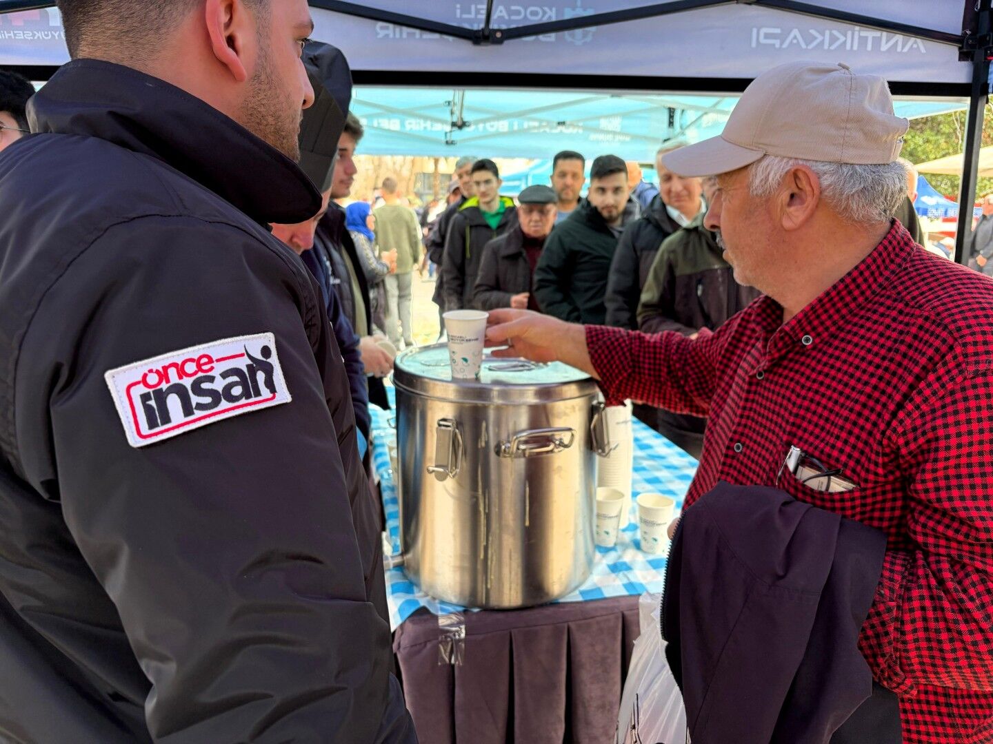 Büyükşehir'den Deprem Şehitleri Için Çorba Ikramı (3)